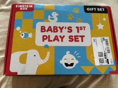 NEW Einstein Box - Gift Set of Rattles and High Contrast Book & Flash Cards (0-12 months)