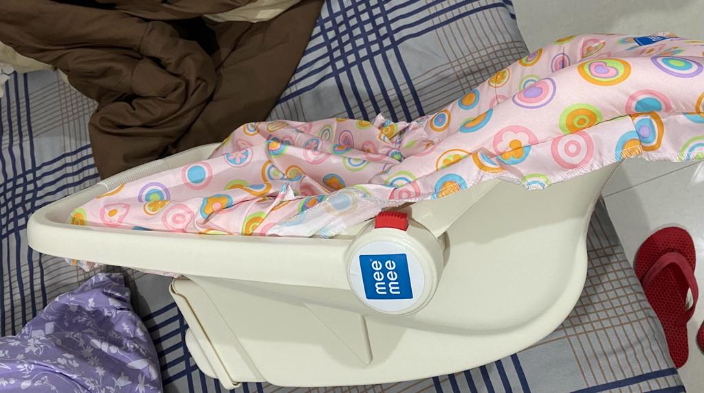 preowned but unused baby carry cot by Mee Mee