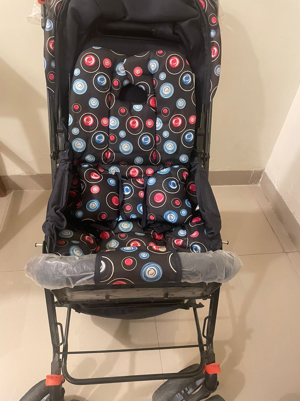 preowned like new Babyhug comfy ride stroller with reversible handle for sale in Indore