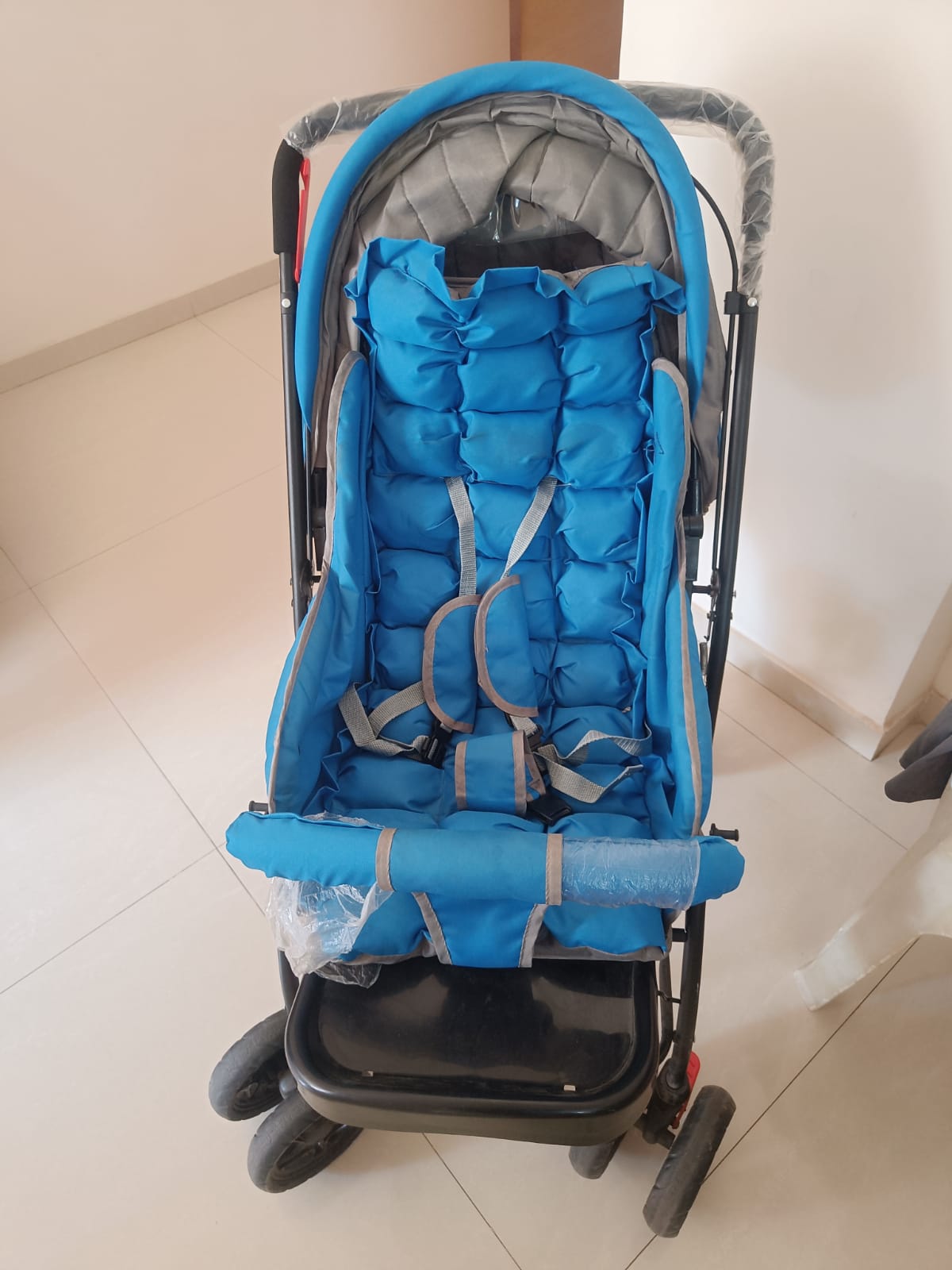 secondhand Babyhug Cosmo Stroller with reversible handle in Ahmedabad