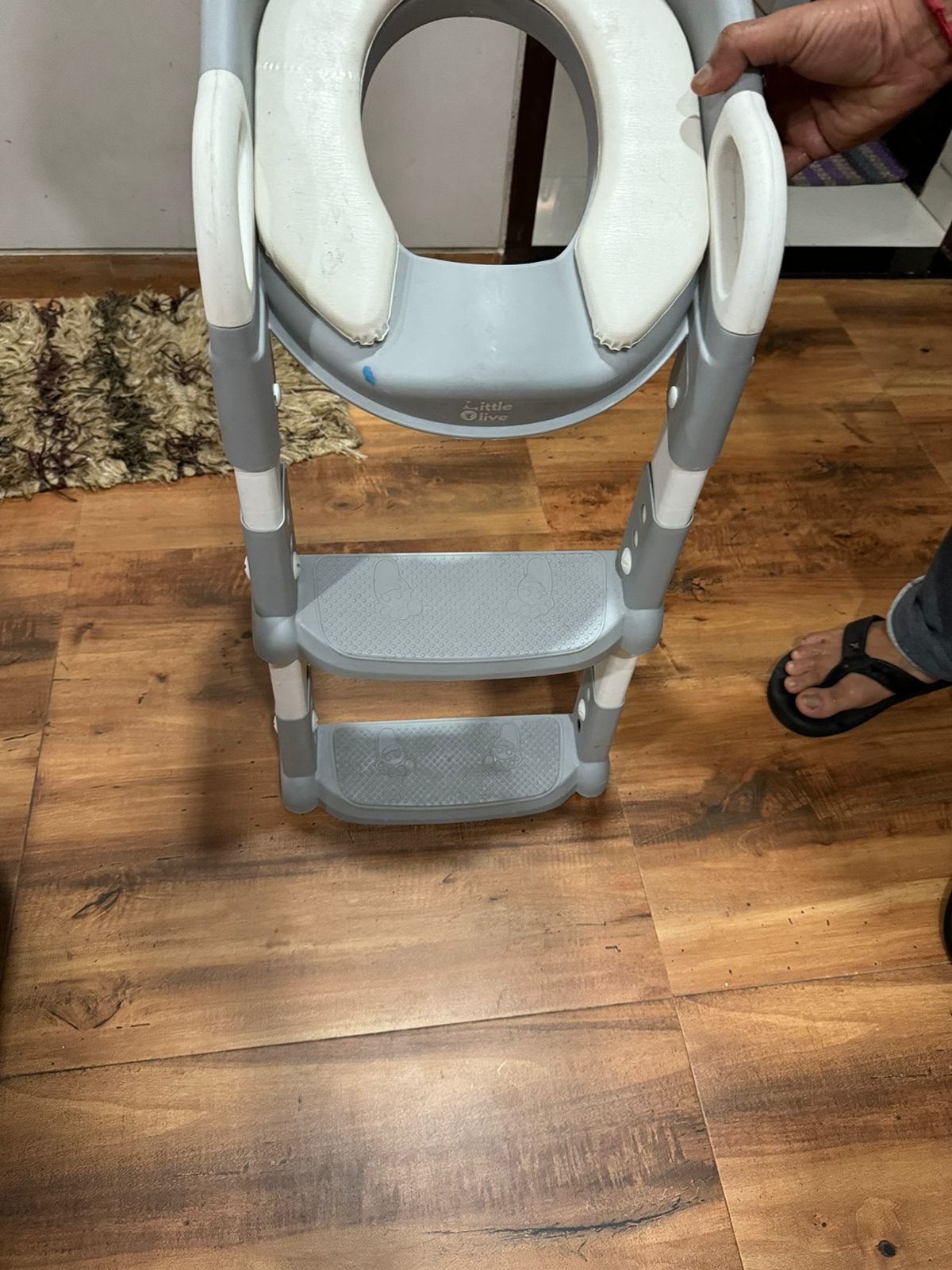 preowned little olive potty seat with stepping ladder ( Mumbai )