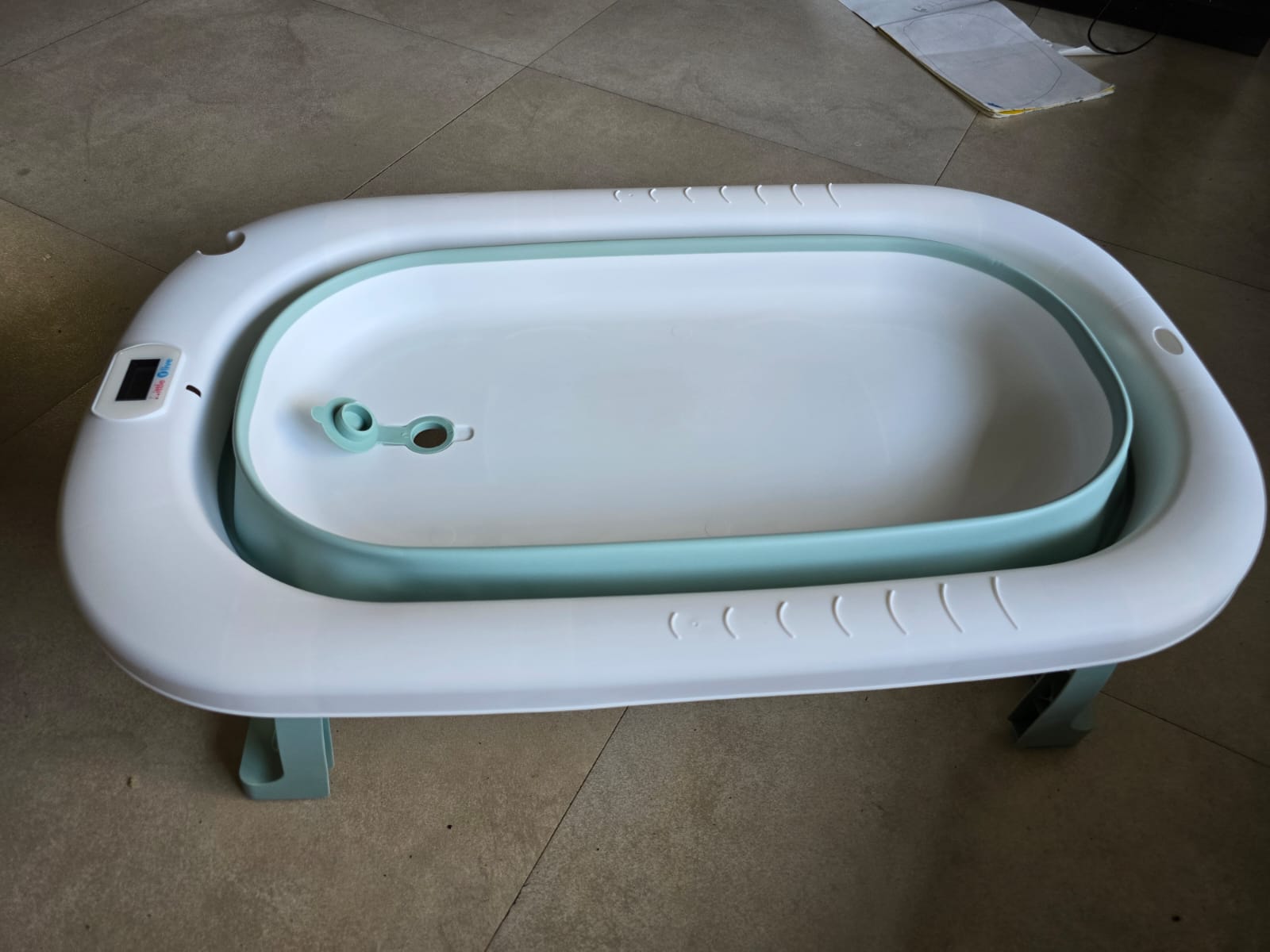 preowned but unused NEW Little Olive foldable baby bath tub (White & Green)