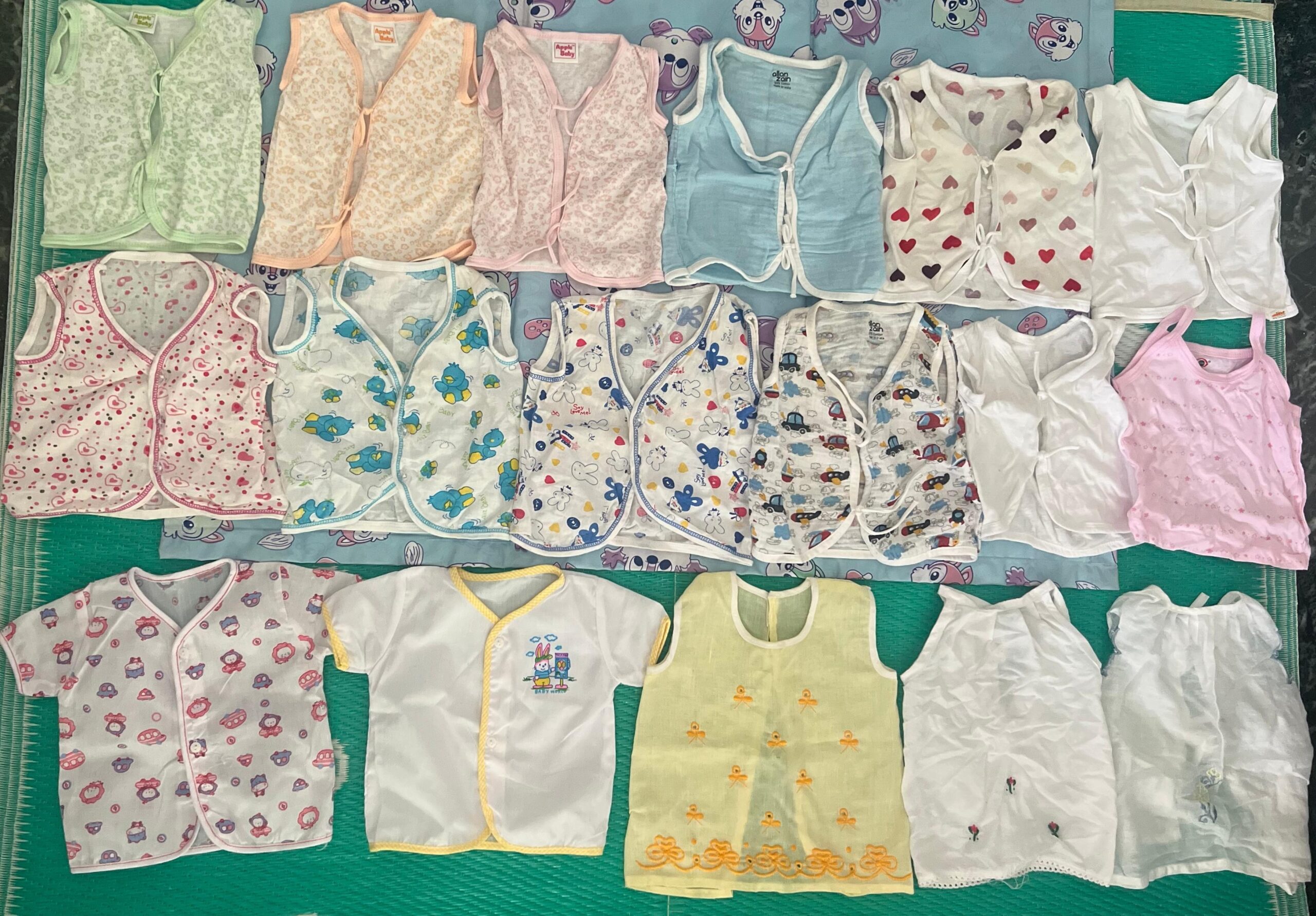 preowned Assorted set of baby jablas (0-3 months)