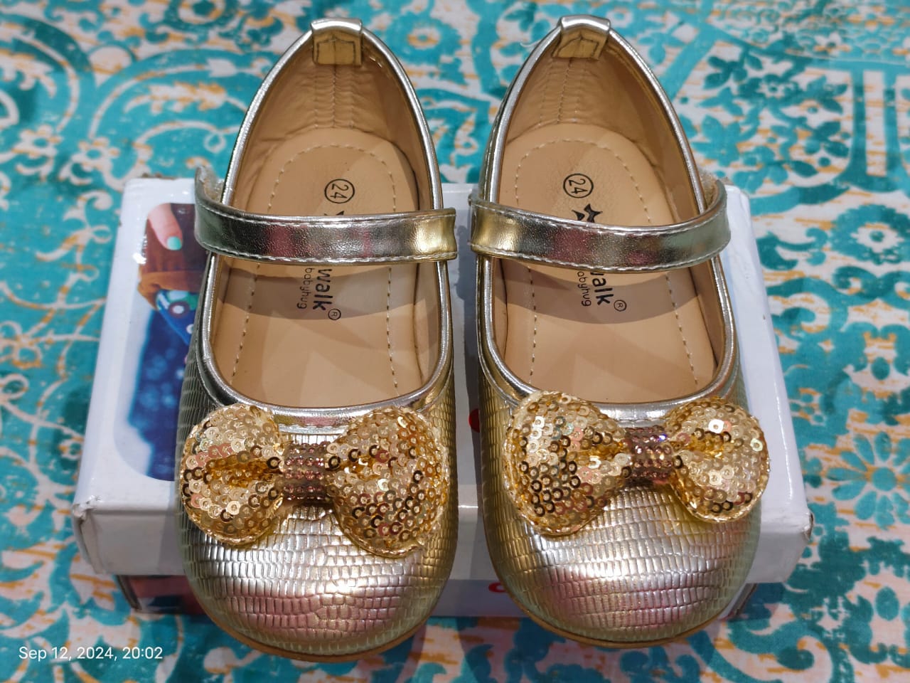 preloved Like NEW golden ballerina with sequined bow (2.5-3 years)