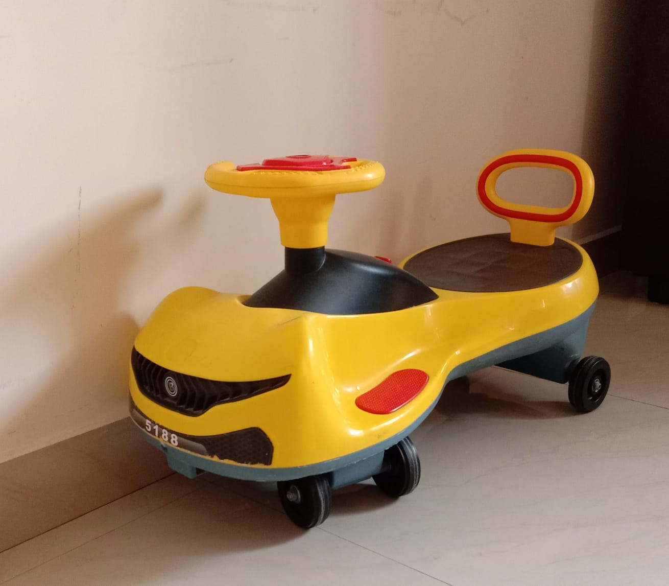 preowned Baybee swing car for kids with music and light ( Chennai )