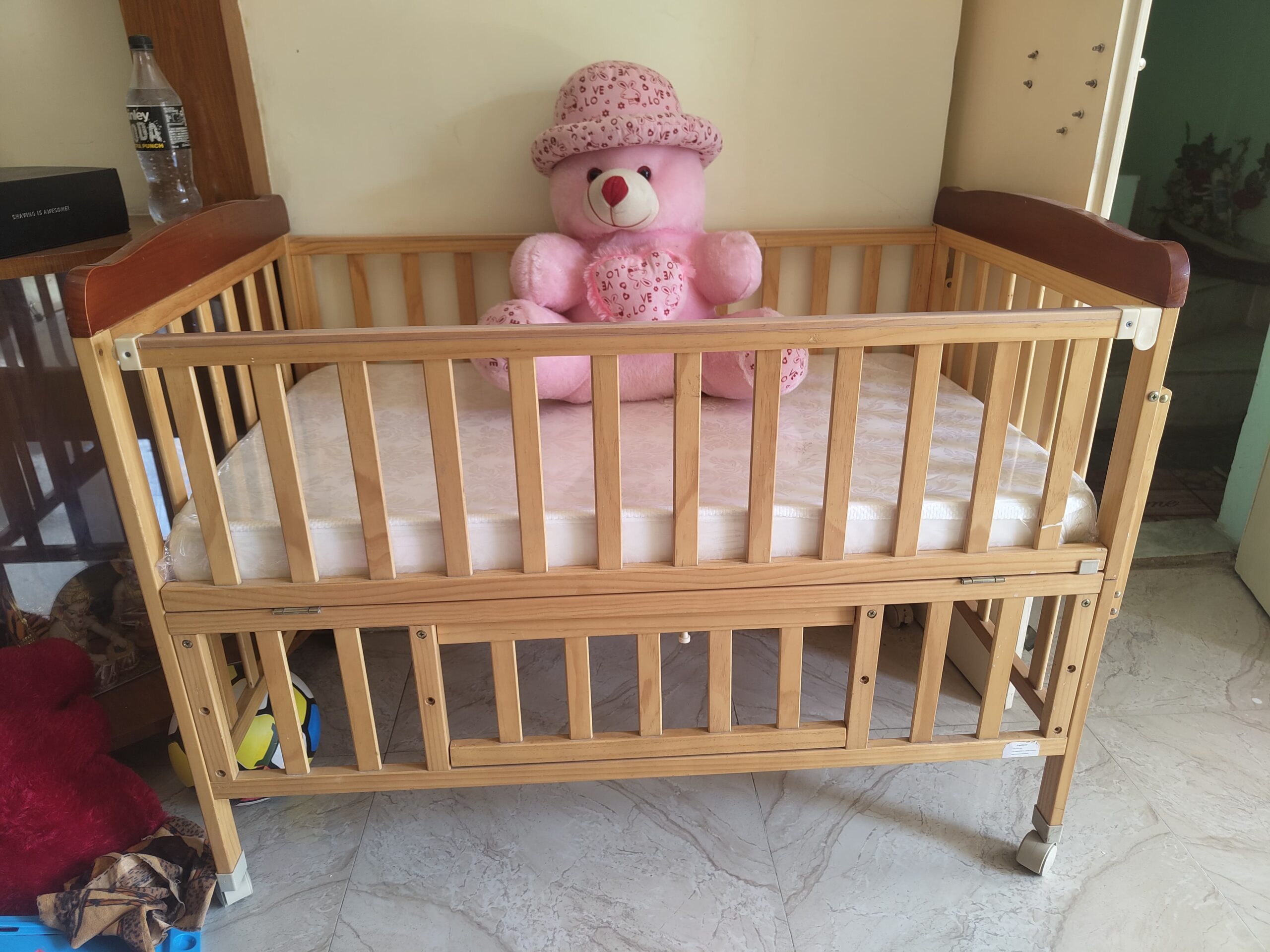 Preloved Babyhug hamilton wooden cot ( Gurgaon )