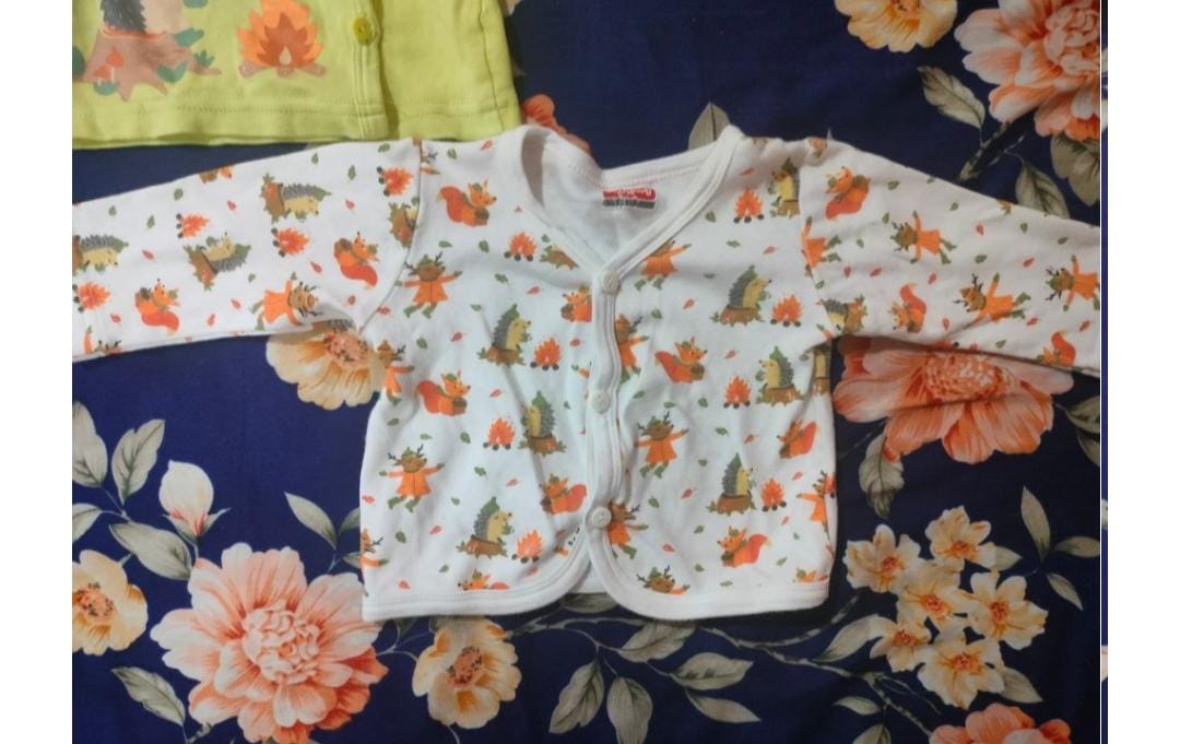 secondhand Babyhug open button tshirts (0-3 months)