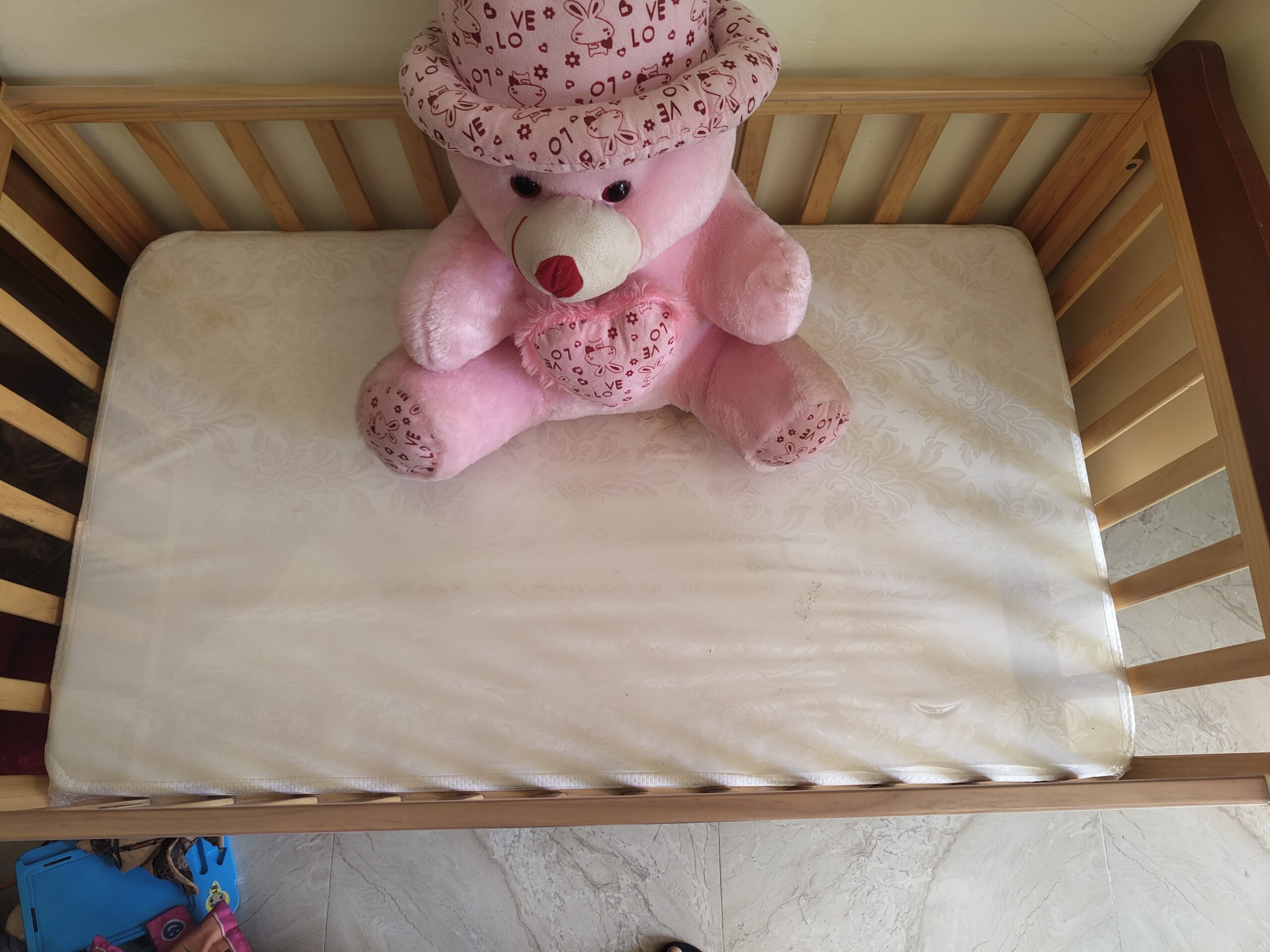 preowned Babyhug hamilton wooden cot ( Gurgaon )