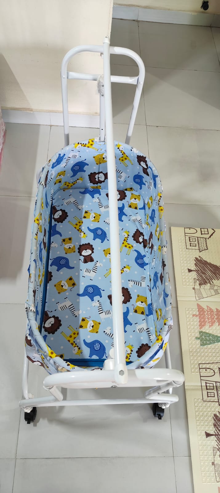 thrift baby Preloved Babyhug cozy nest cradle with mosquito net blue colour ( Pune )