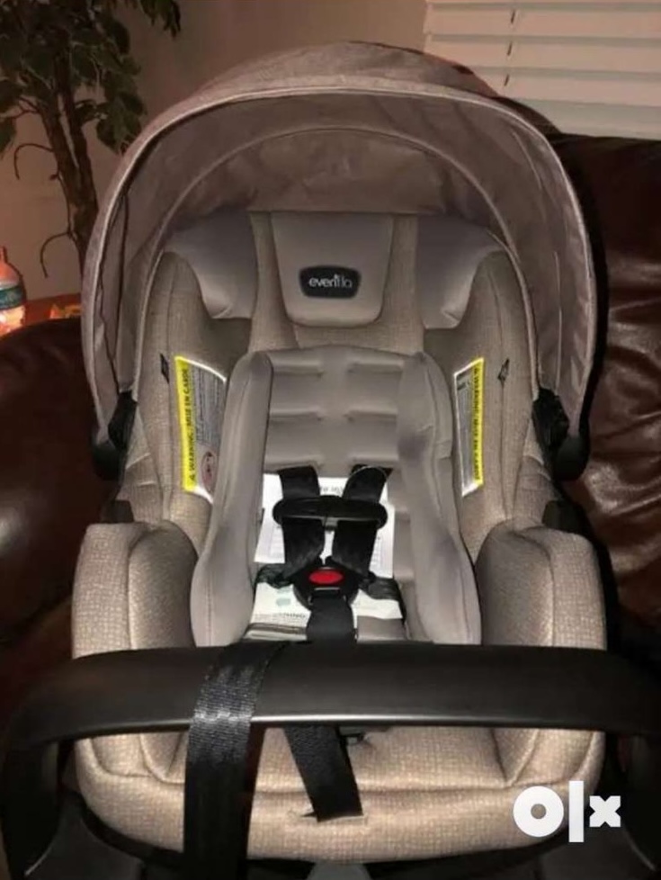 preloved Evenflo pivot travel system : car seat, stroller, bassinet ( Mumbai )