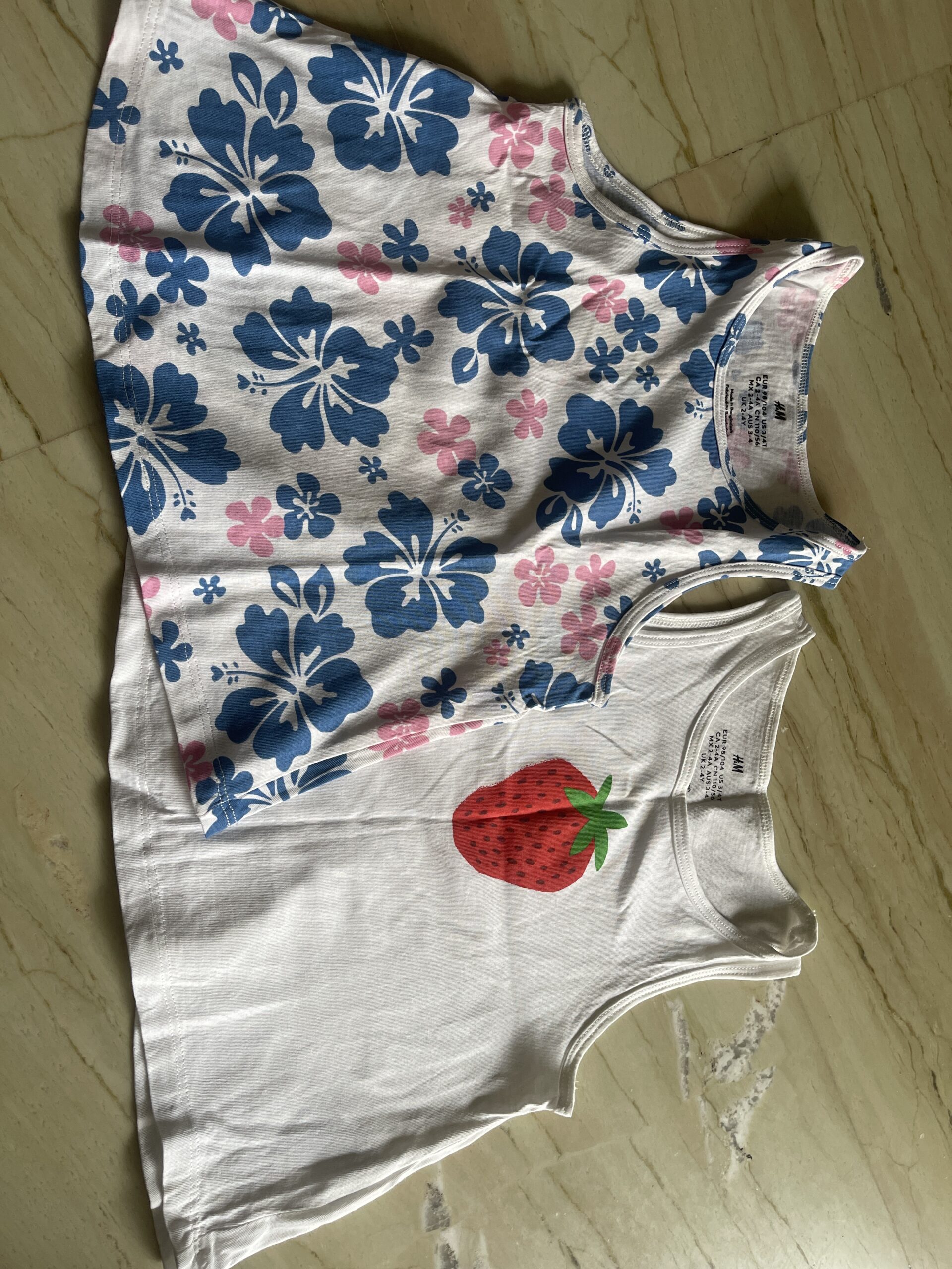 H& M set of 2 secondhand girls Tshirts (2-4 years)