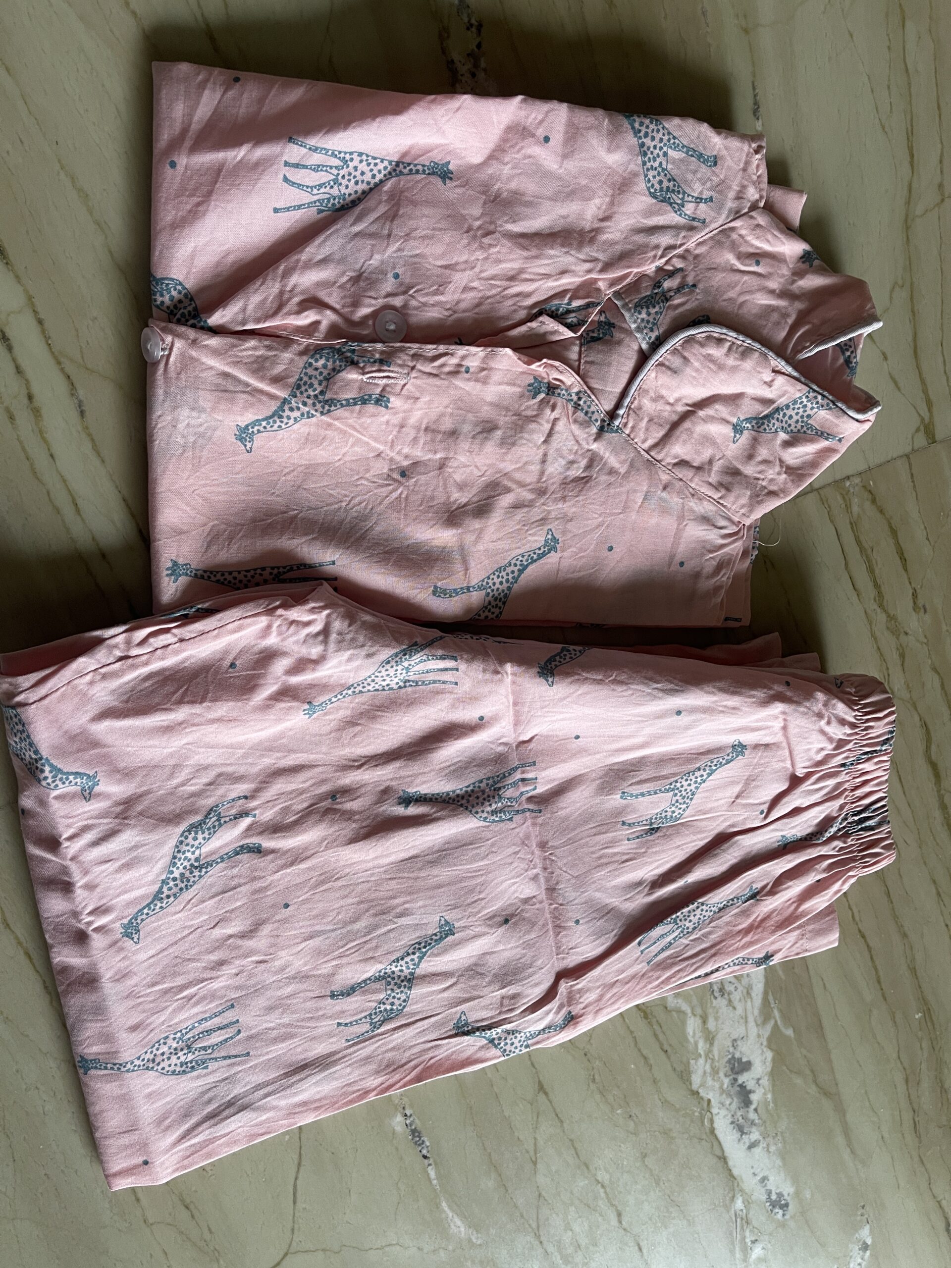 NEW Pink giraffe girls night suit (4-5 years)