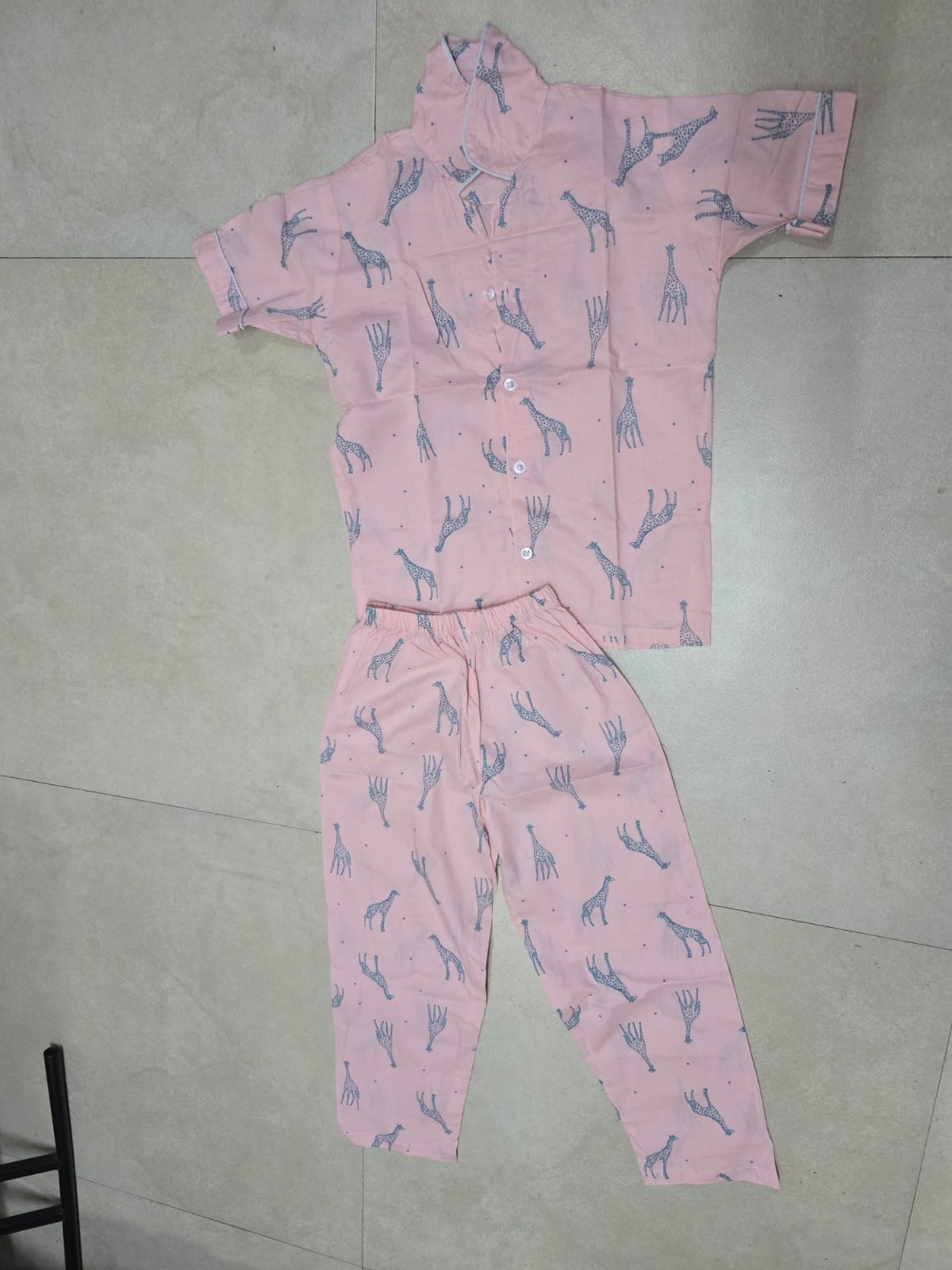 NEW Pink giraffe girls night suit (4-5 years)