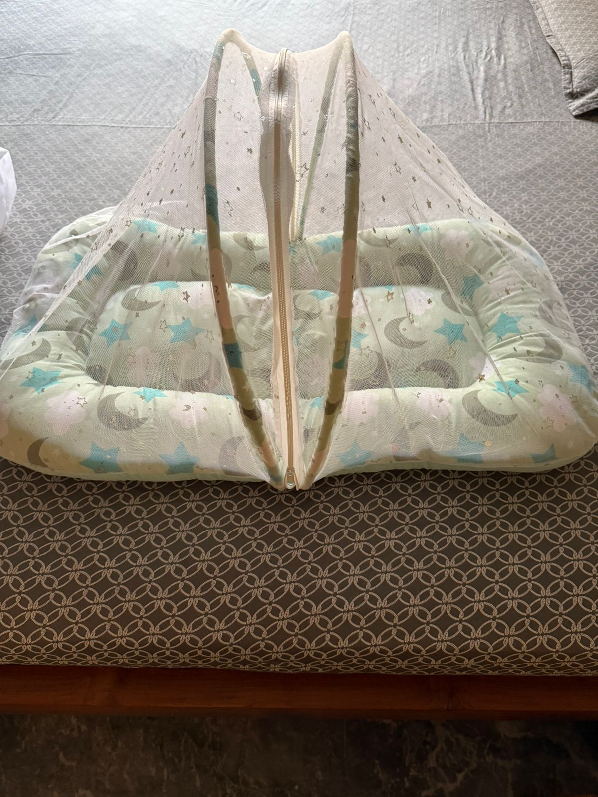 Secondhand baby sleeping pod with mosquito net ( Gwalior )