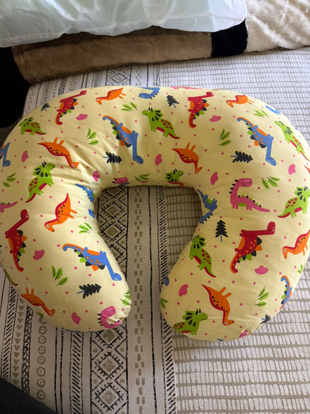 Secondhand Baby hug feeding pillow ( Gwalior )