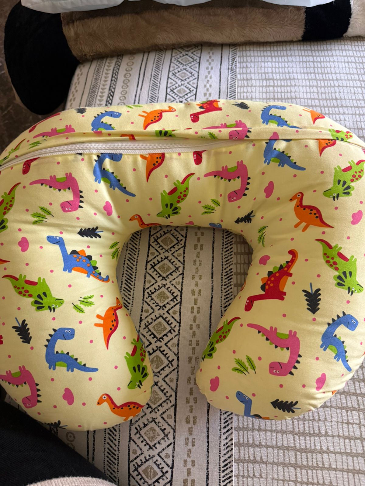 Preowned Baby hug feeding pillow ( Gwalior )