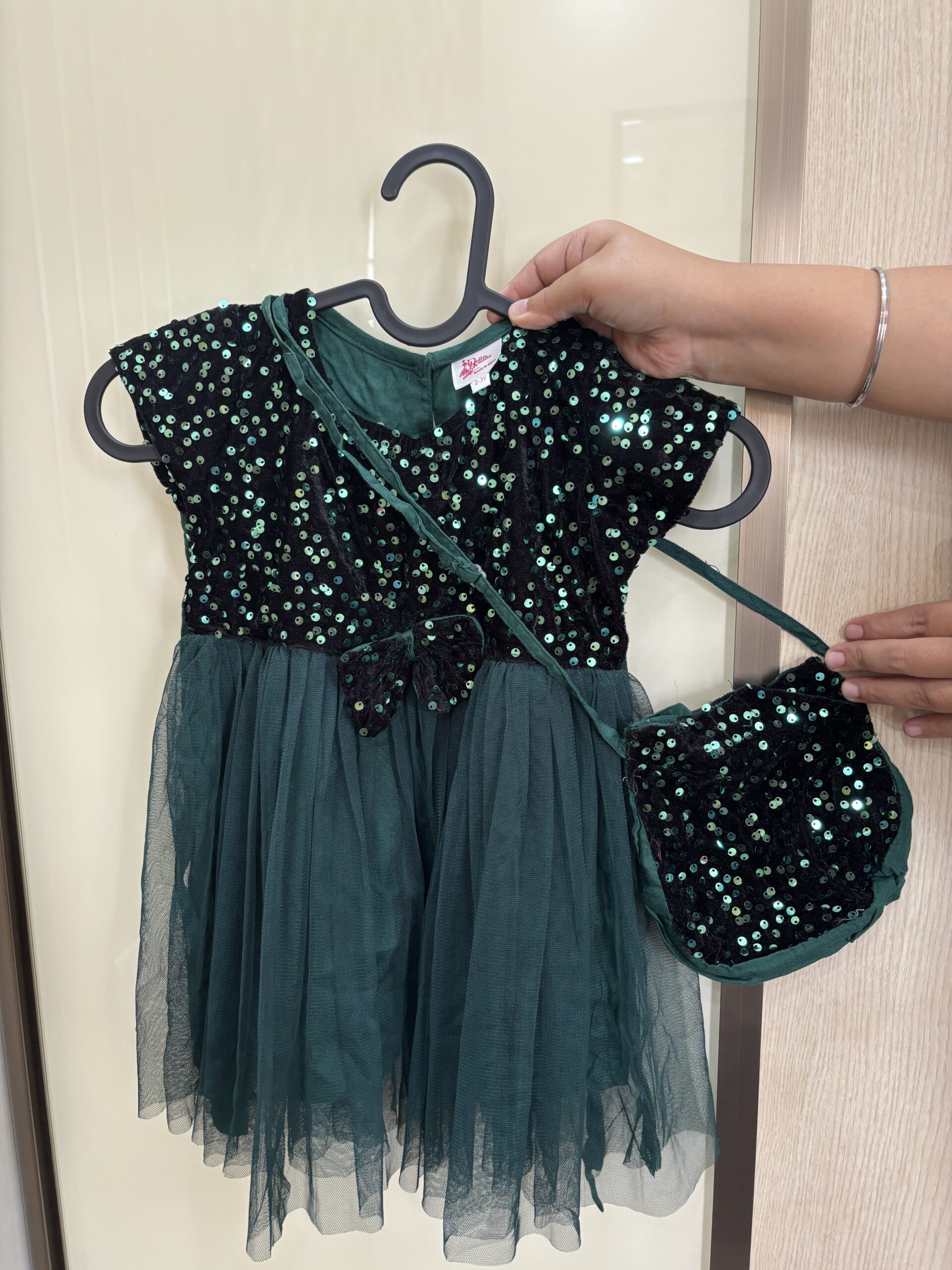 Preowned like new Bella Moda green sequins frock with bag (2-3 yrs)