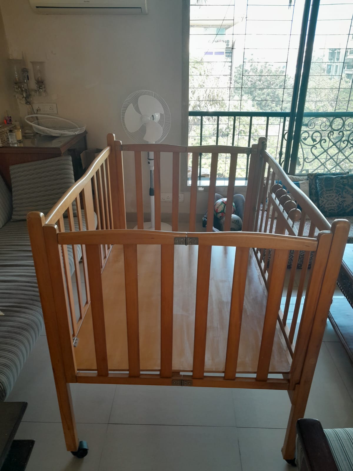 Gently used foldable baby cot with mattress ( Mumbai )