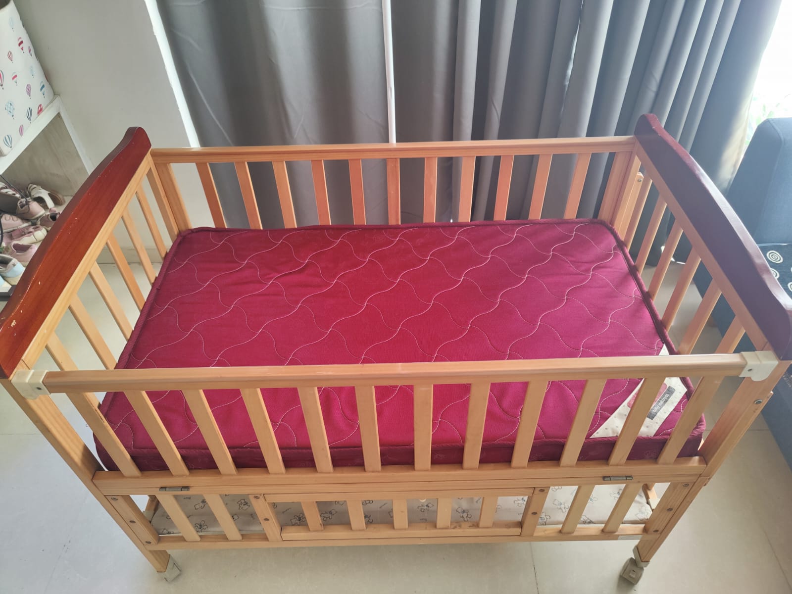 Secondhand Babyhug baby cot ( Mumbai )