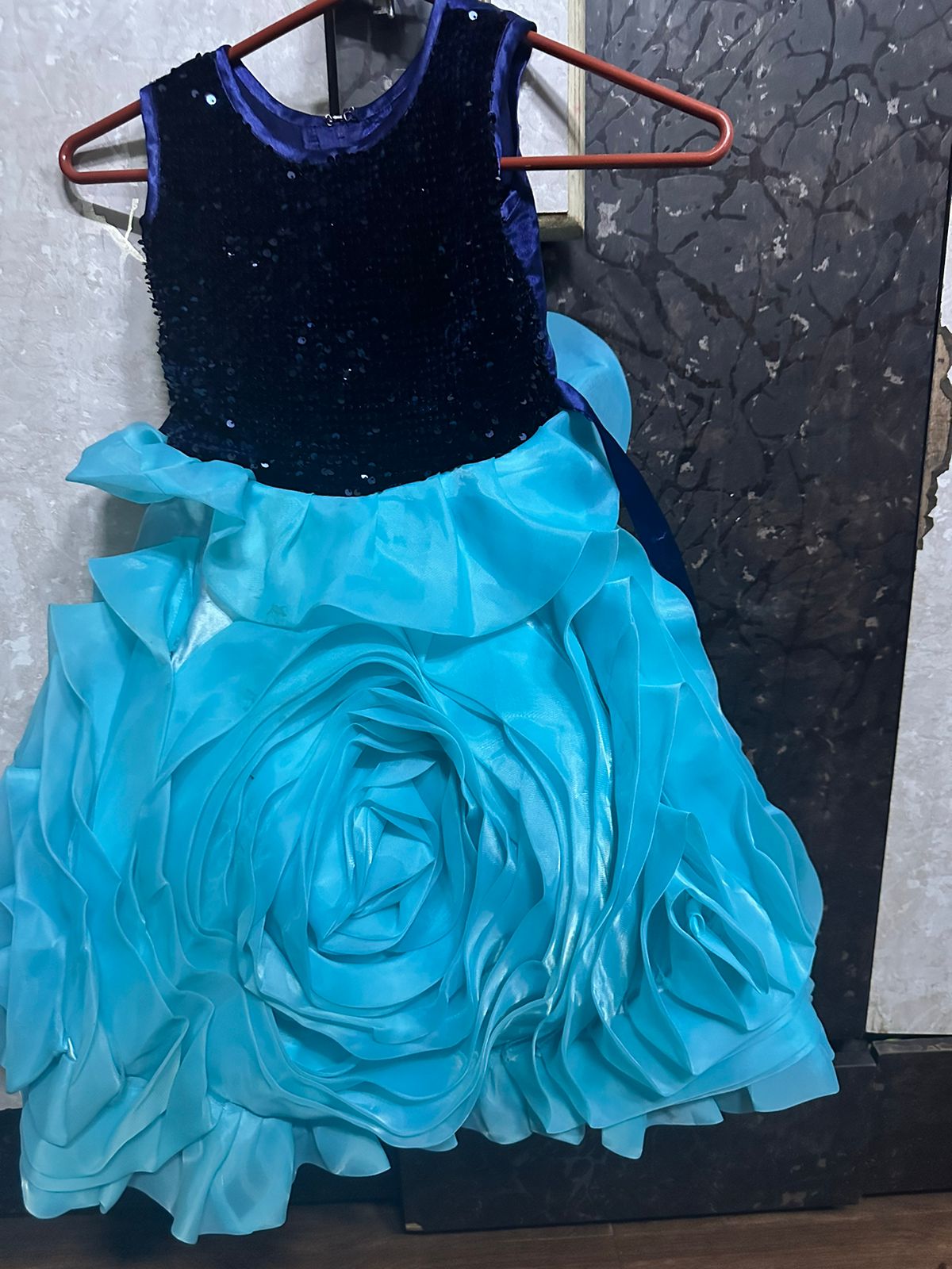 gently used party wear frock (4-5 years)