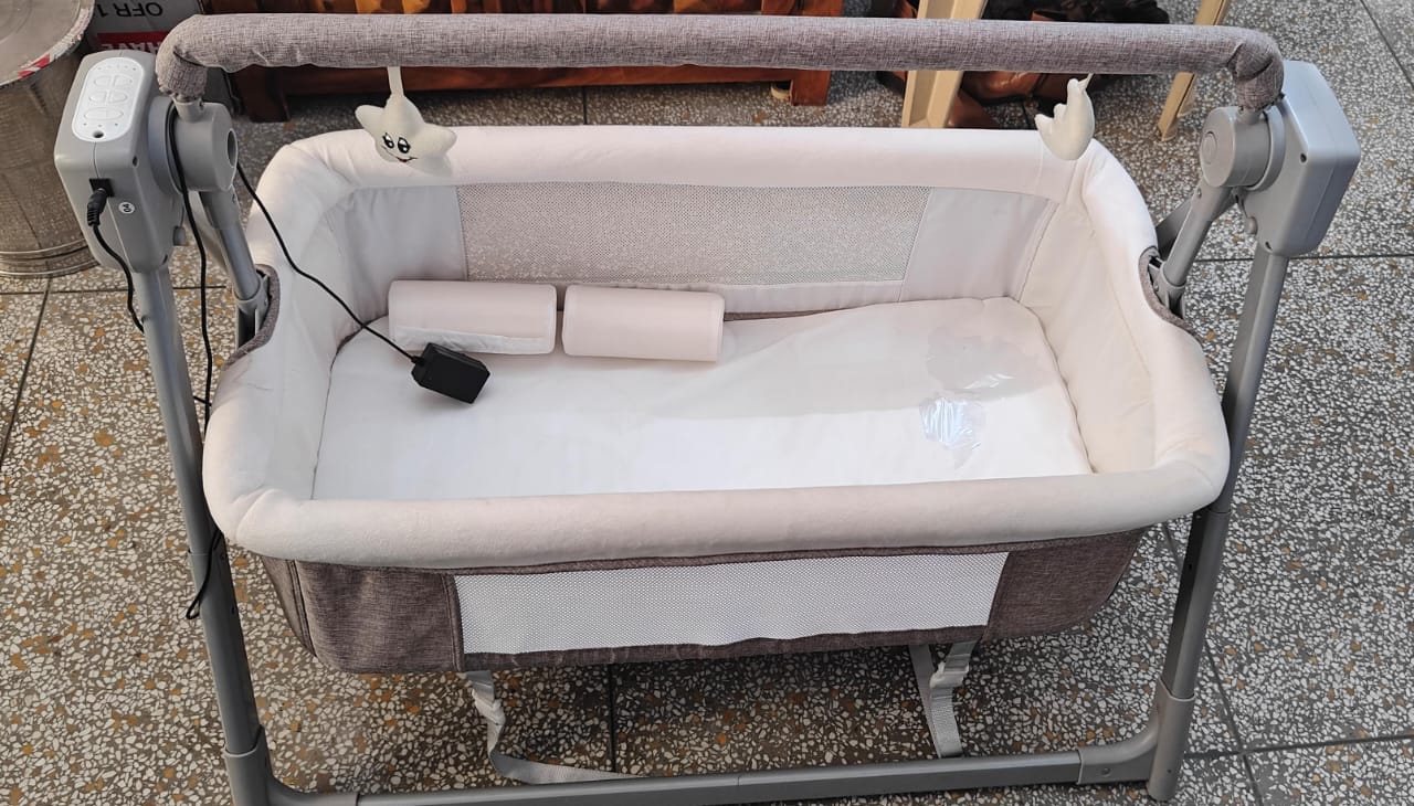 Gently used Star and Daisy automatic electric baby cradle ( Gurgaon )