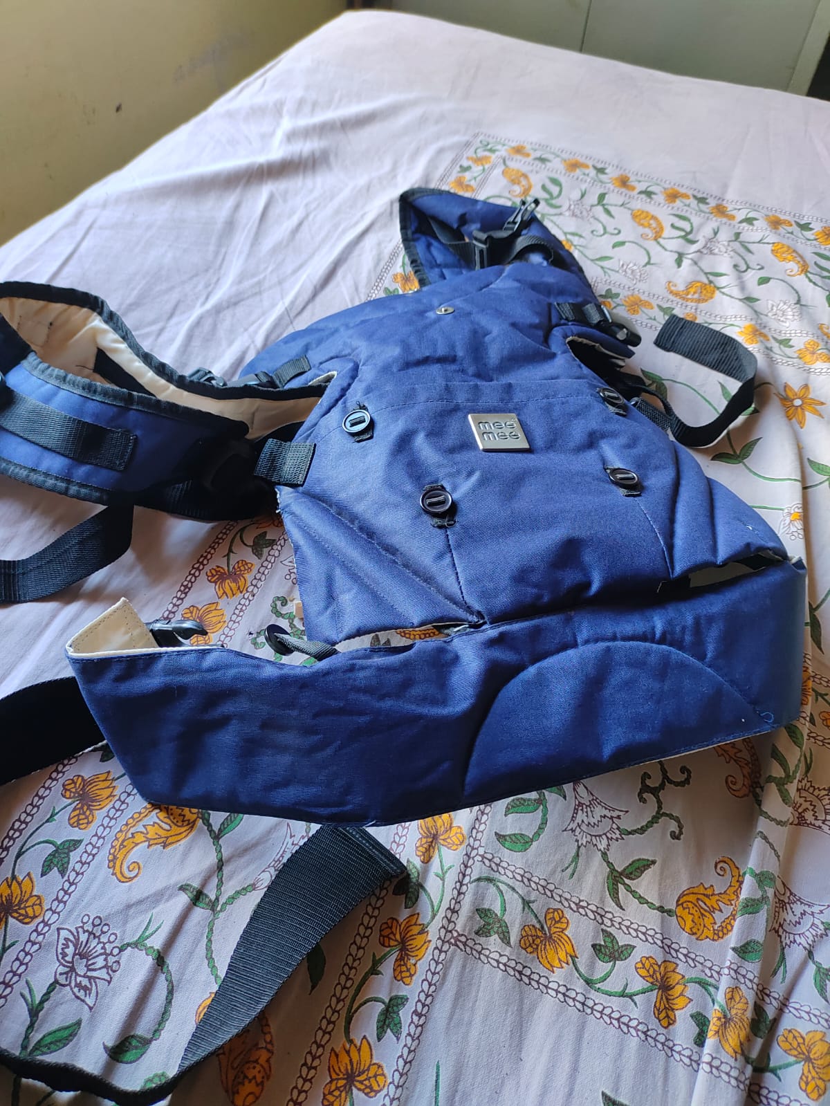 Thrift baby NEW Mee Mee baby carrier