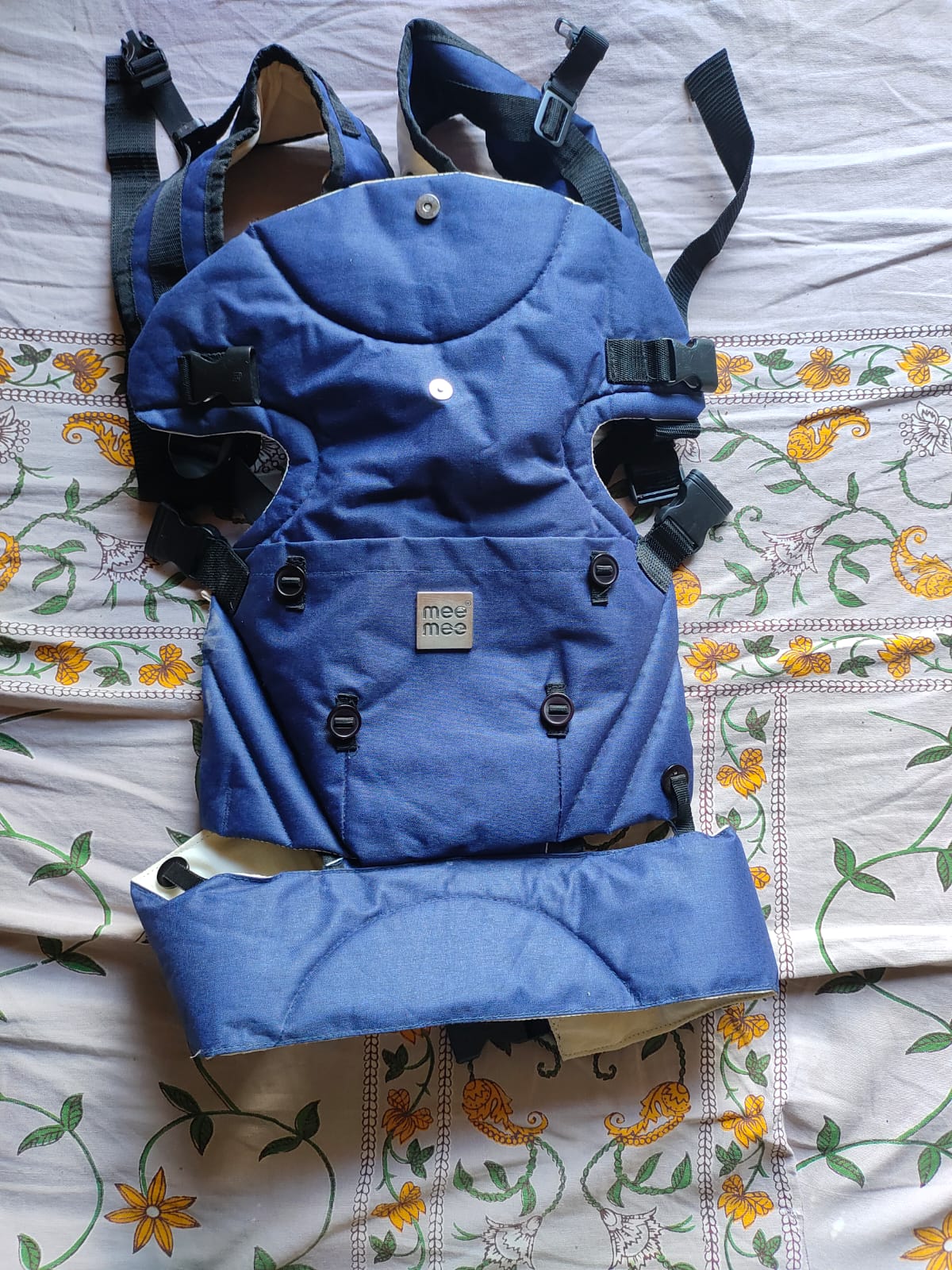 Secondhand but unused NEW Mee Mee baby carrier