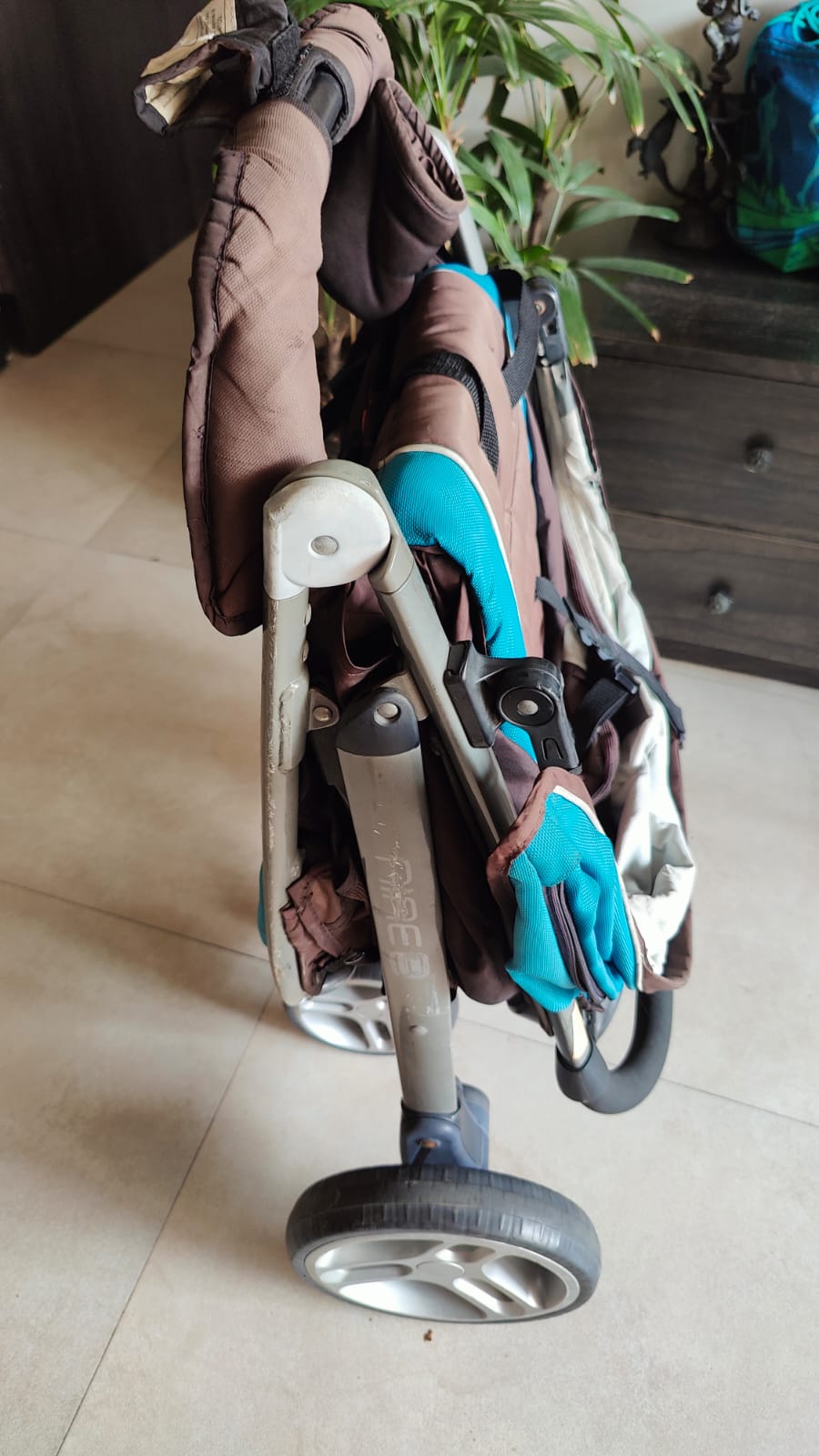 Preowned easily foldable Graco baby stroller ( Mumbai )