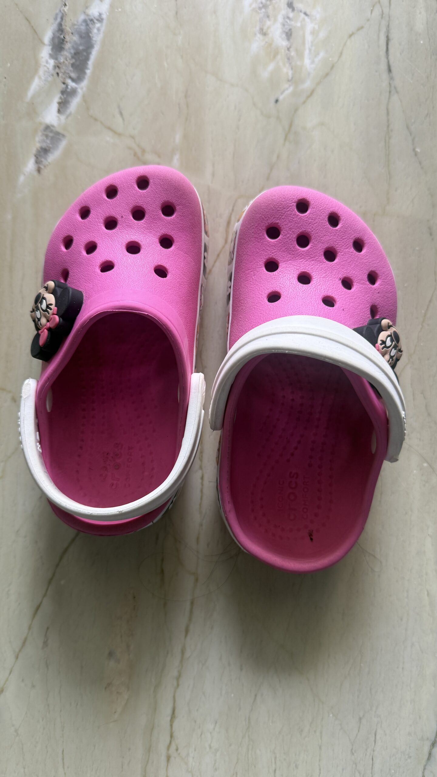 Second hand gently used pink Minnie Mouse crocs (3-4.5 years)