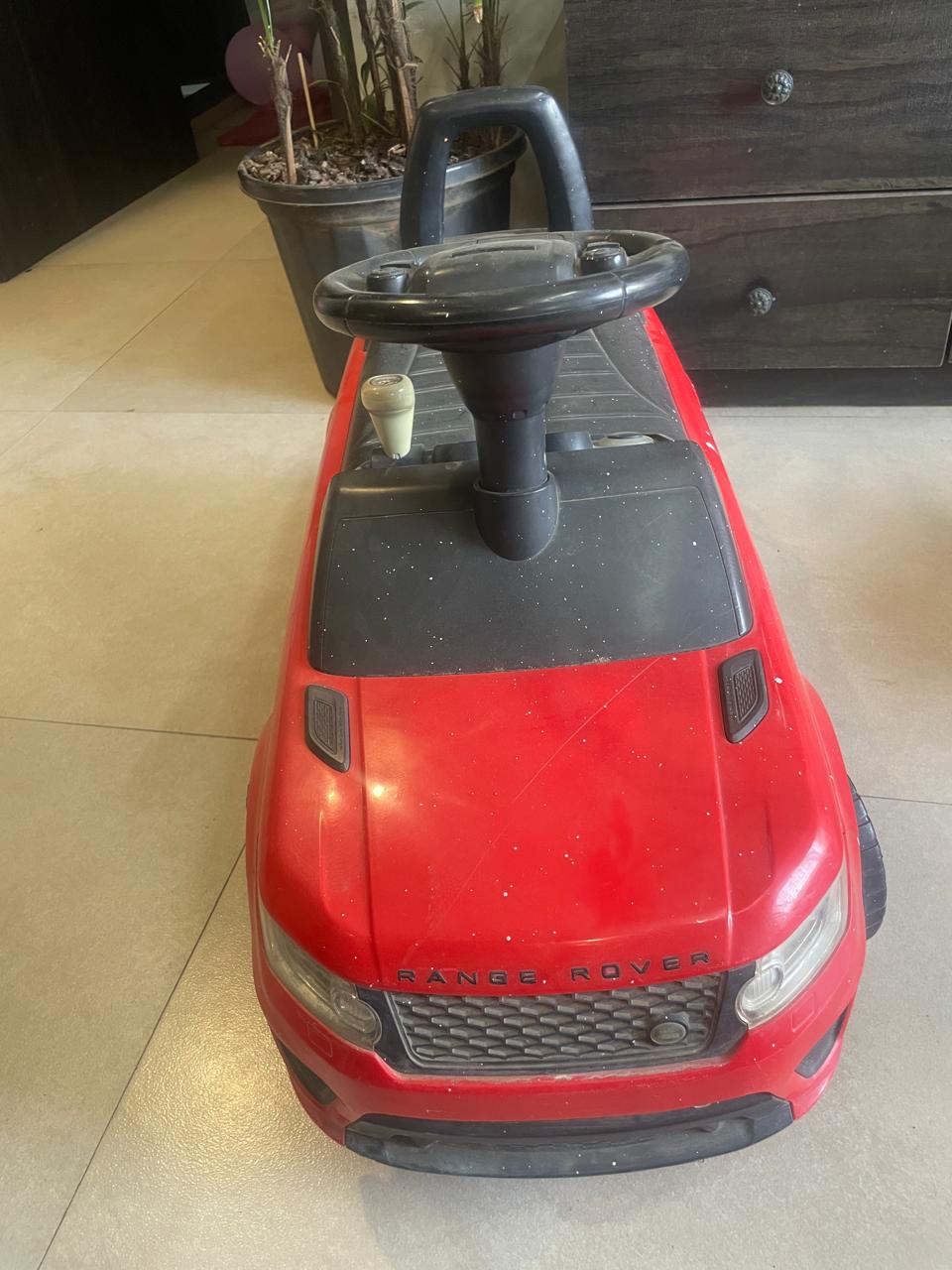 Preloved Well used kids battery operated car ( Mumbai )