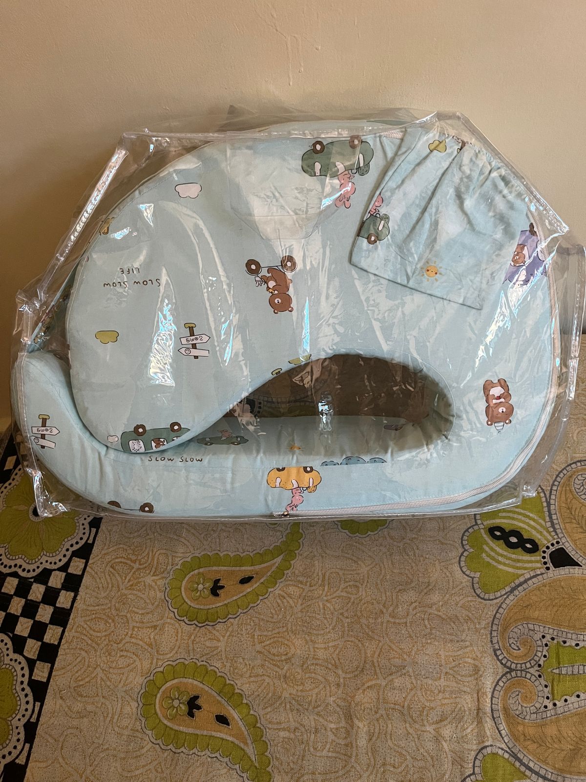 Preowned but unused New Feeding Pillow for Newborn ( Vasai )