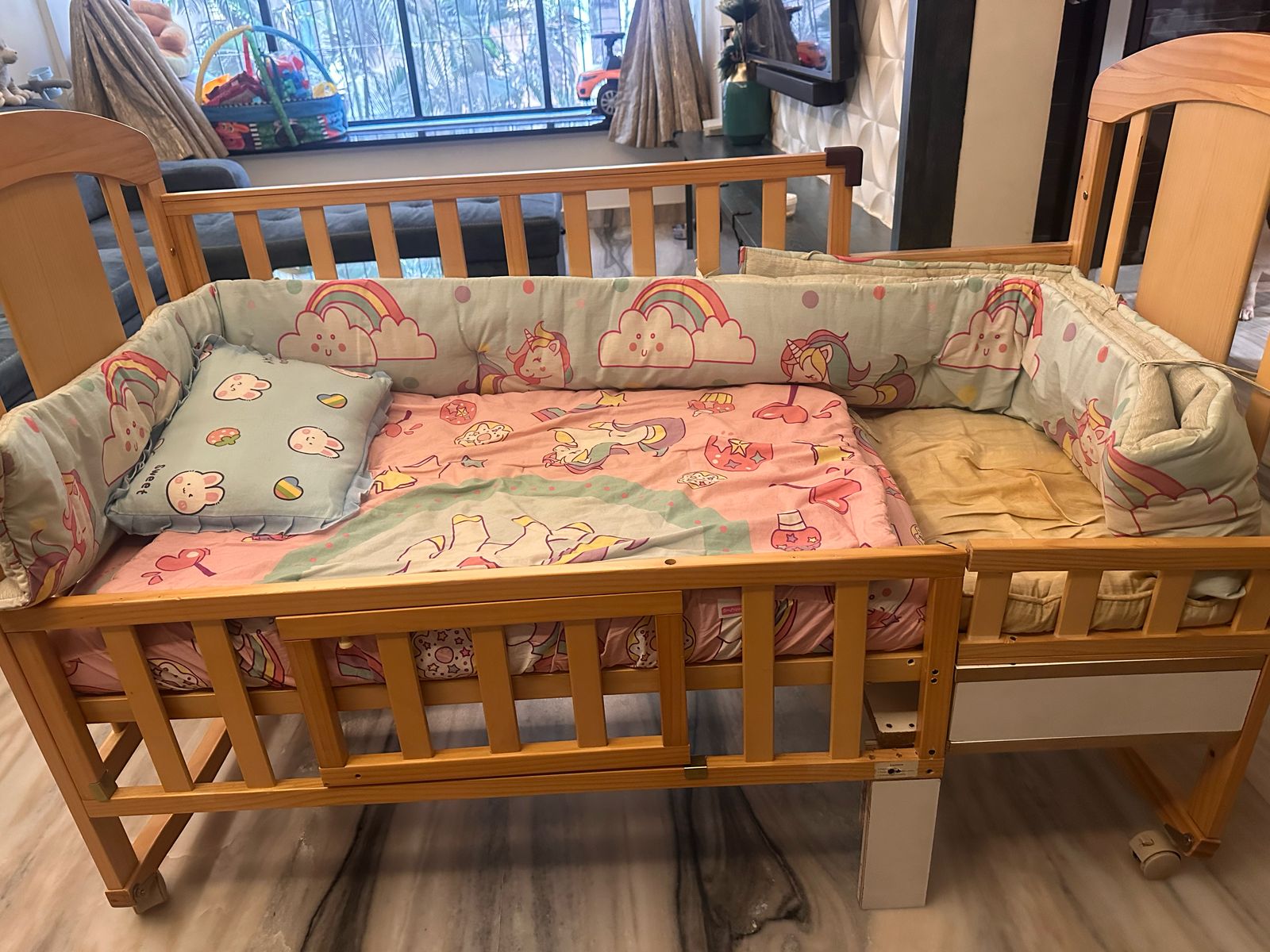 Secondhand Babyhug Baby Crib ( Mumbai )