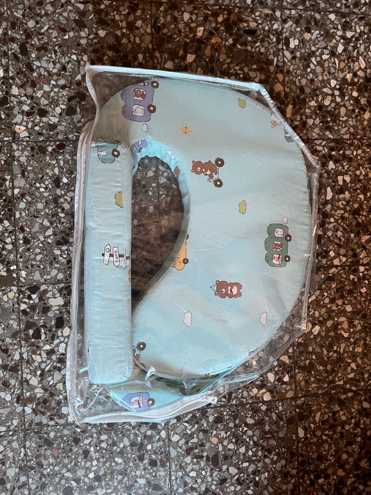 Secondhand but unused New Feeding Pillow for Newborn ( Vasai )