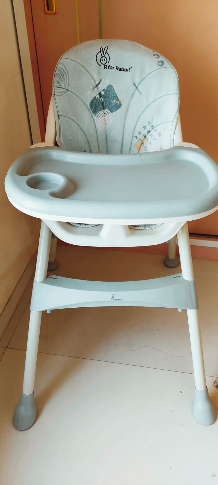 Preowned R for Rabbit high feeding chair ( Pune )