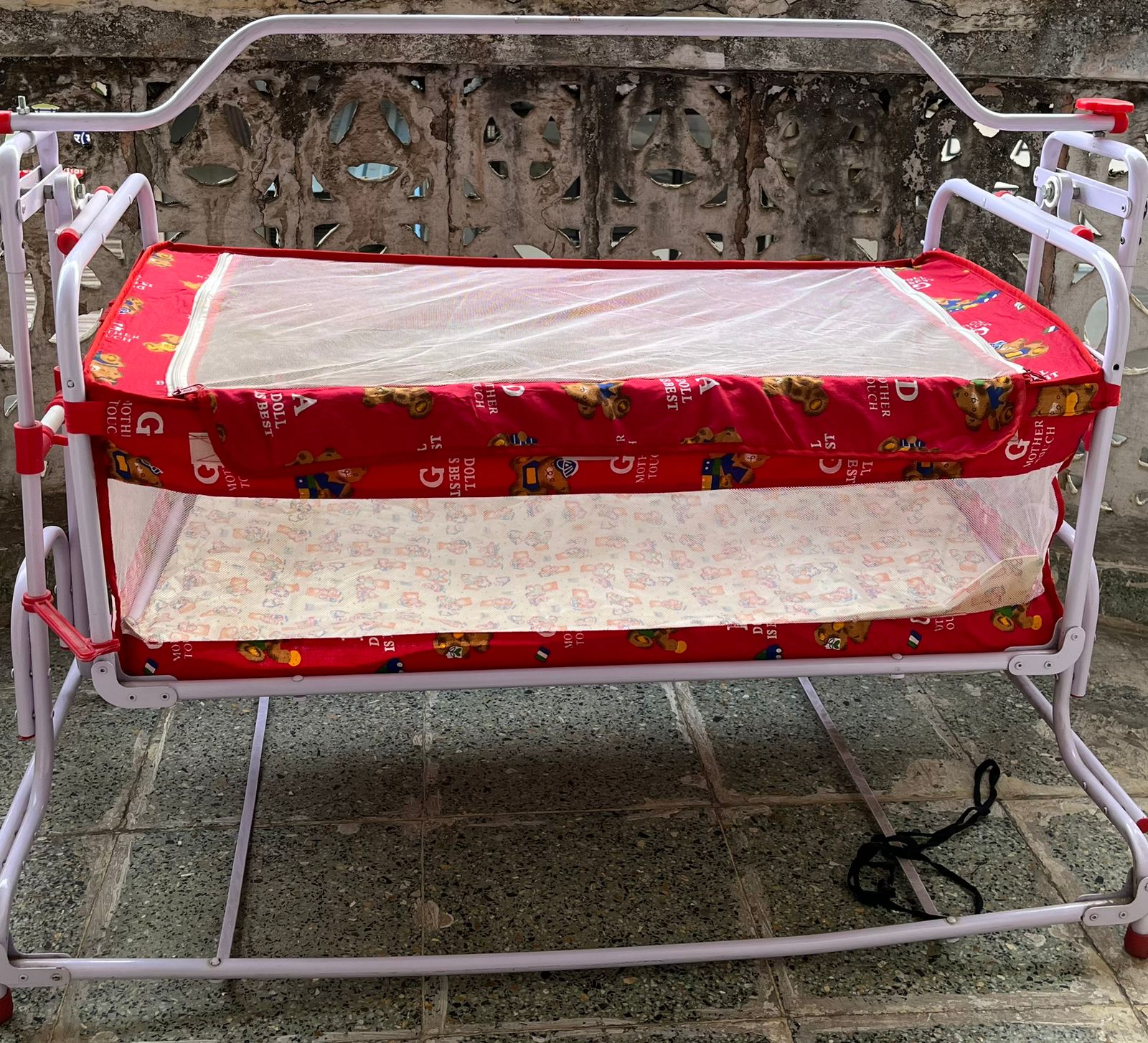 Secondhand Mothertouch baby cradle ( Vasai )