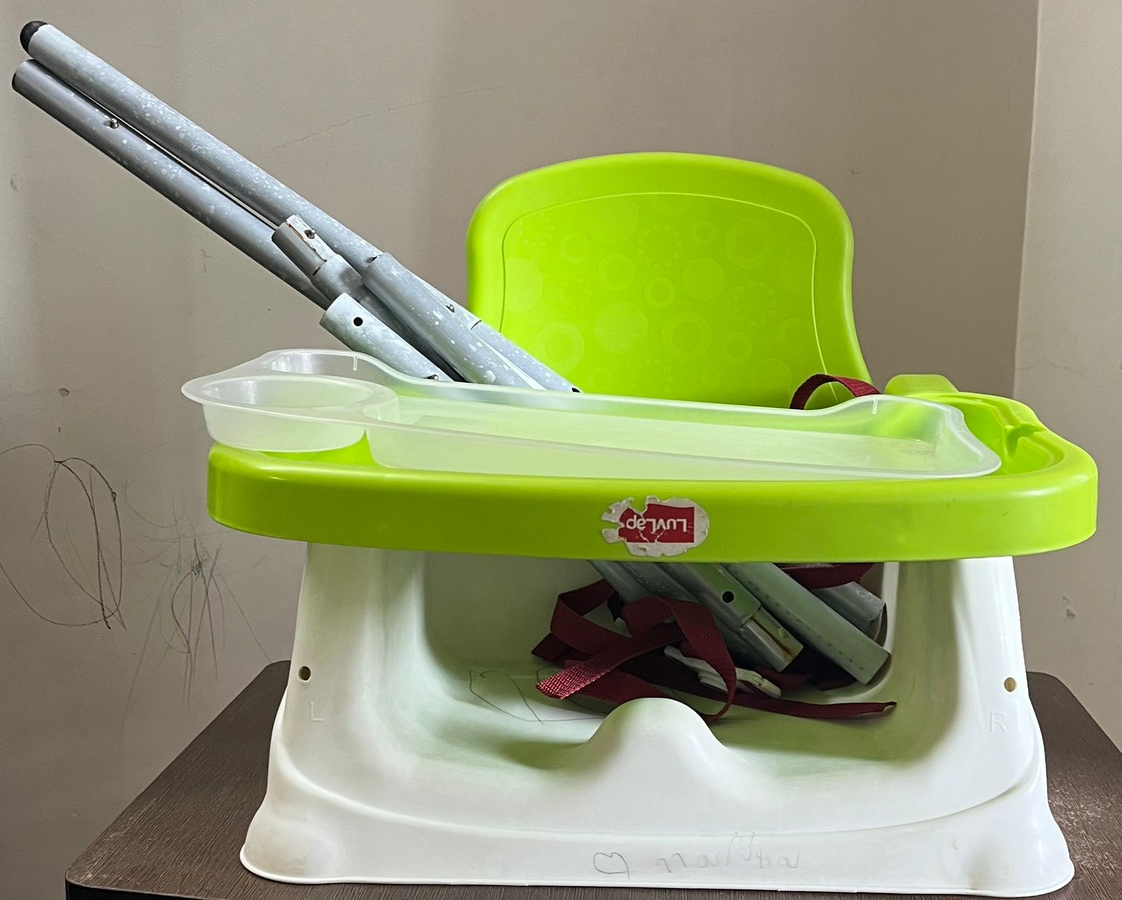 Preowned Luvlap baby high chair ( Vasai )