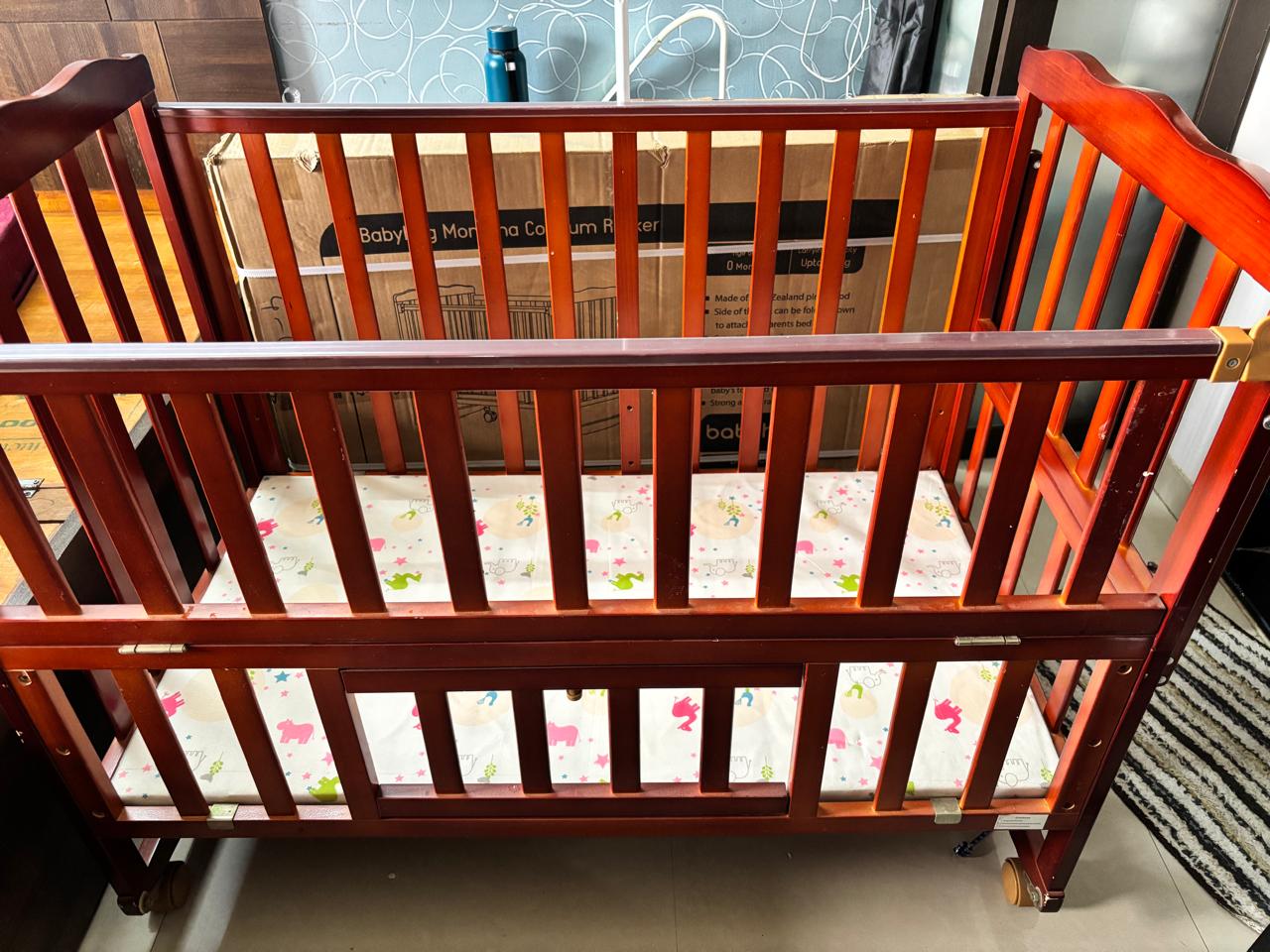 Preowned Babyhug montana cot cum rocker with mosquito net ( Mumbai )