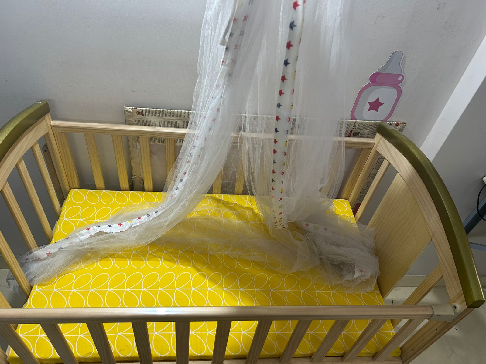Gently used wooden baby cot with mattress and mosquito net ( Mumbai )