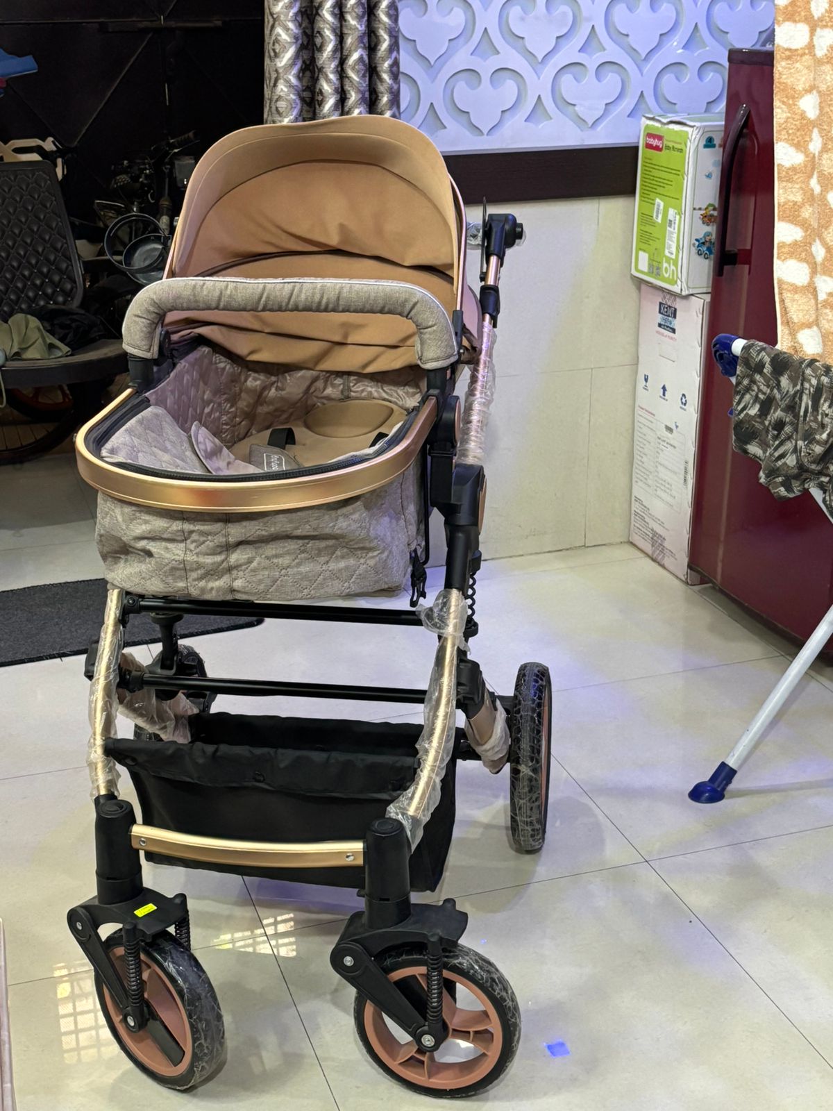 Preowned but unused NEW Babyhug stroller ( New Delhi )