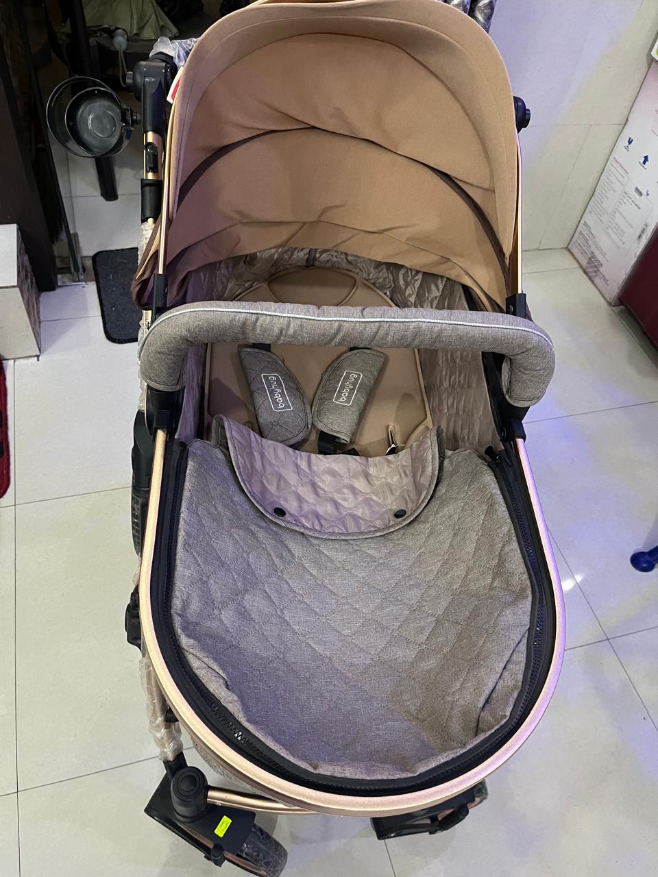 Secondhand but unused NEW Babyhug stroller ( New Delhi )