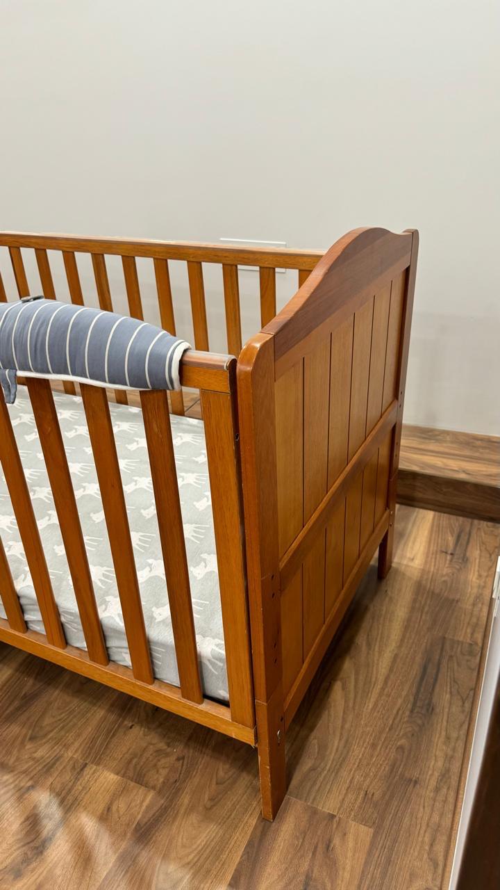 Gently used Like New Mothercre baby cot ( New Delhi )