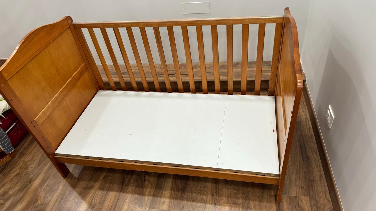 Like New Mothercre baby cot for sale in New Delhi )