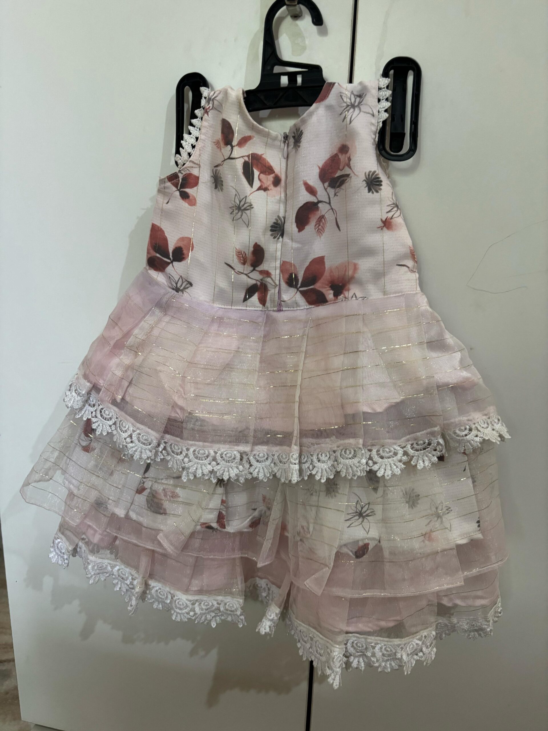 Used girls party wear frock for sale (2-3 years)