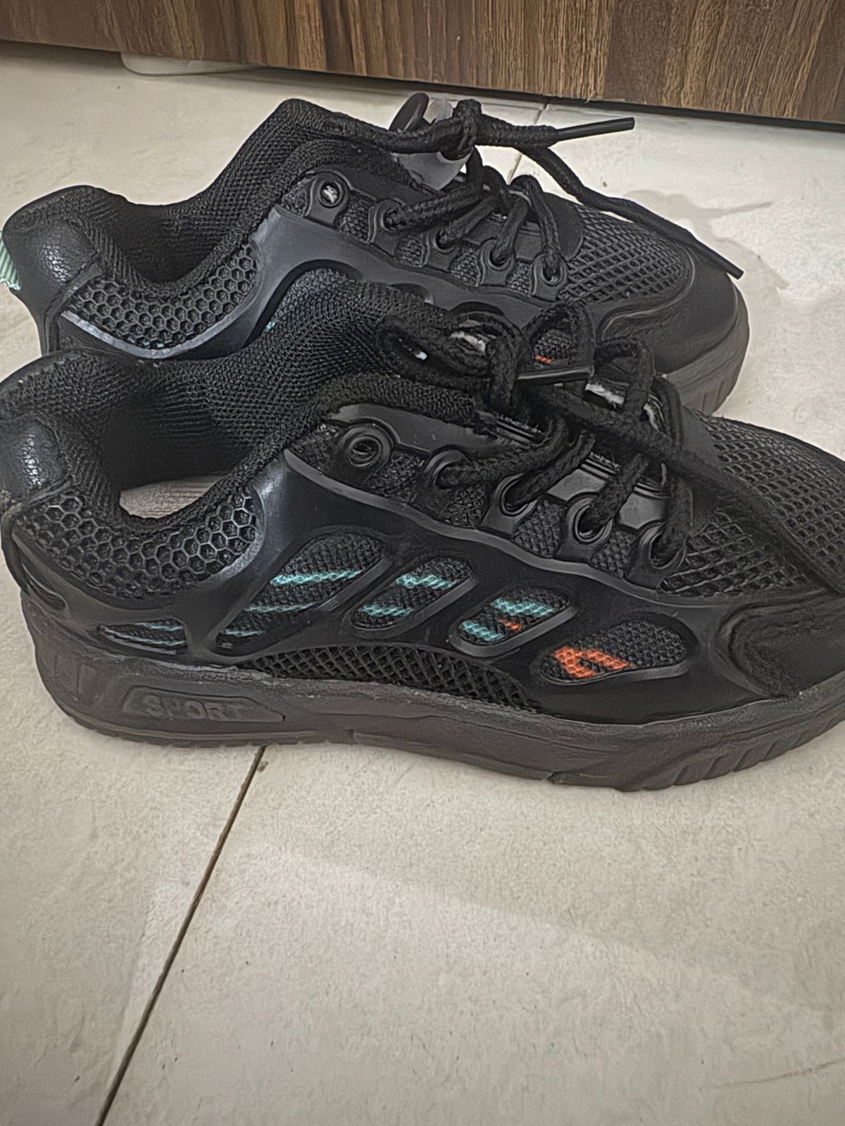 Secondhand party wear boys shoes with light (2-3 years)