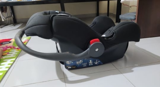 Gently used Like New Luvlap car seat ( Pune )