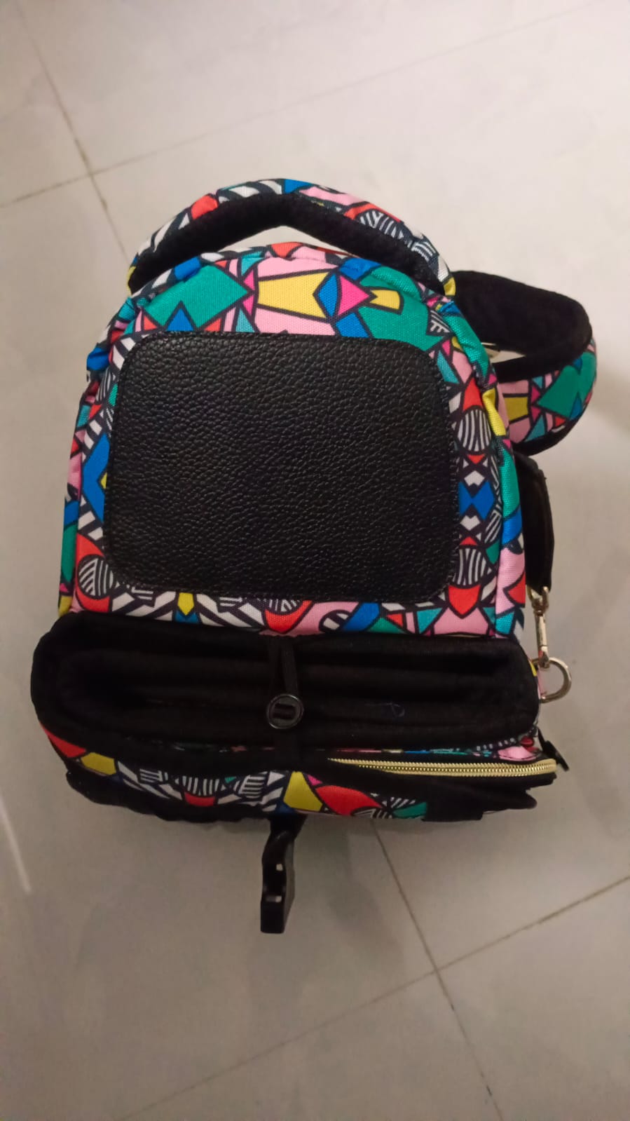 Preowned but unused NEW Butt baby hip seat baby carrier