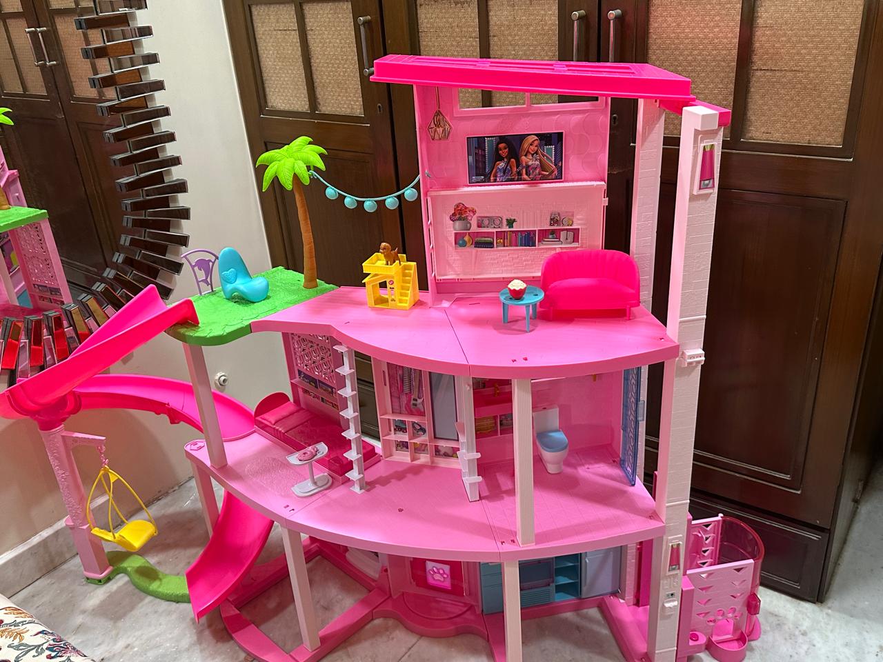 Preowned Barbie doll house ( Mumbai )