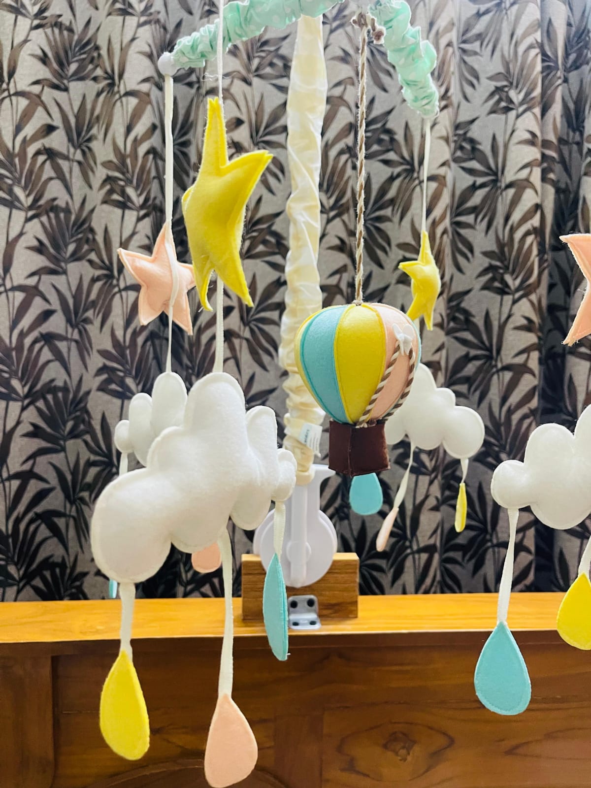 Preowned Abracadabra musical cot mobile