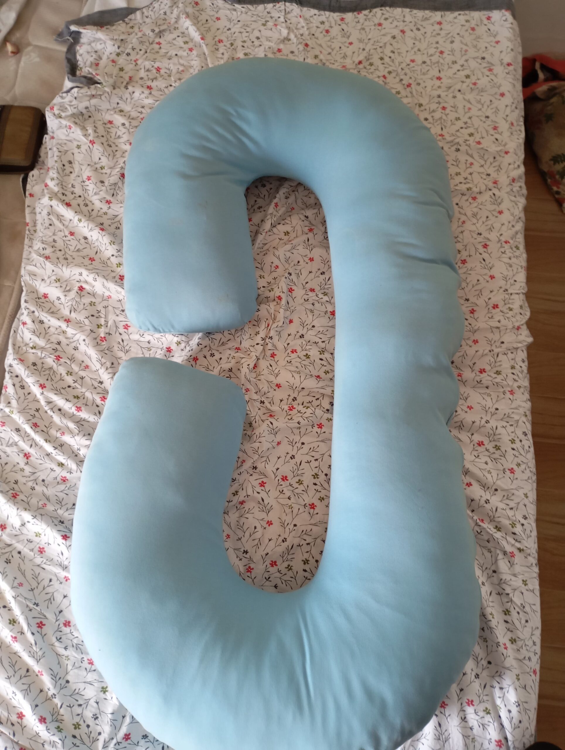 Preloved gently used excellent condition coozly pregnancy pillow for sale in Mumbai
