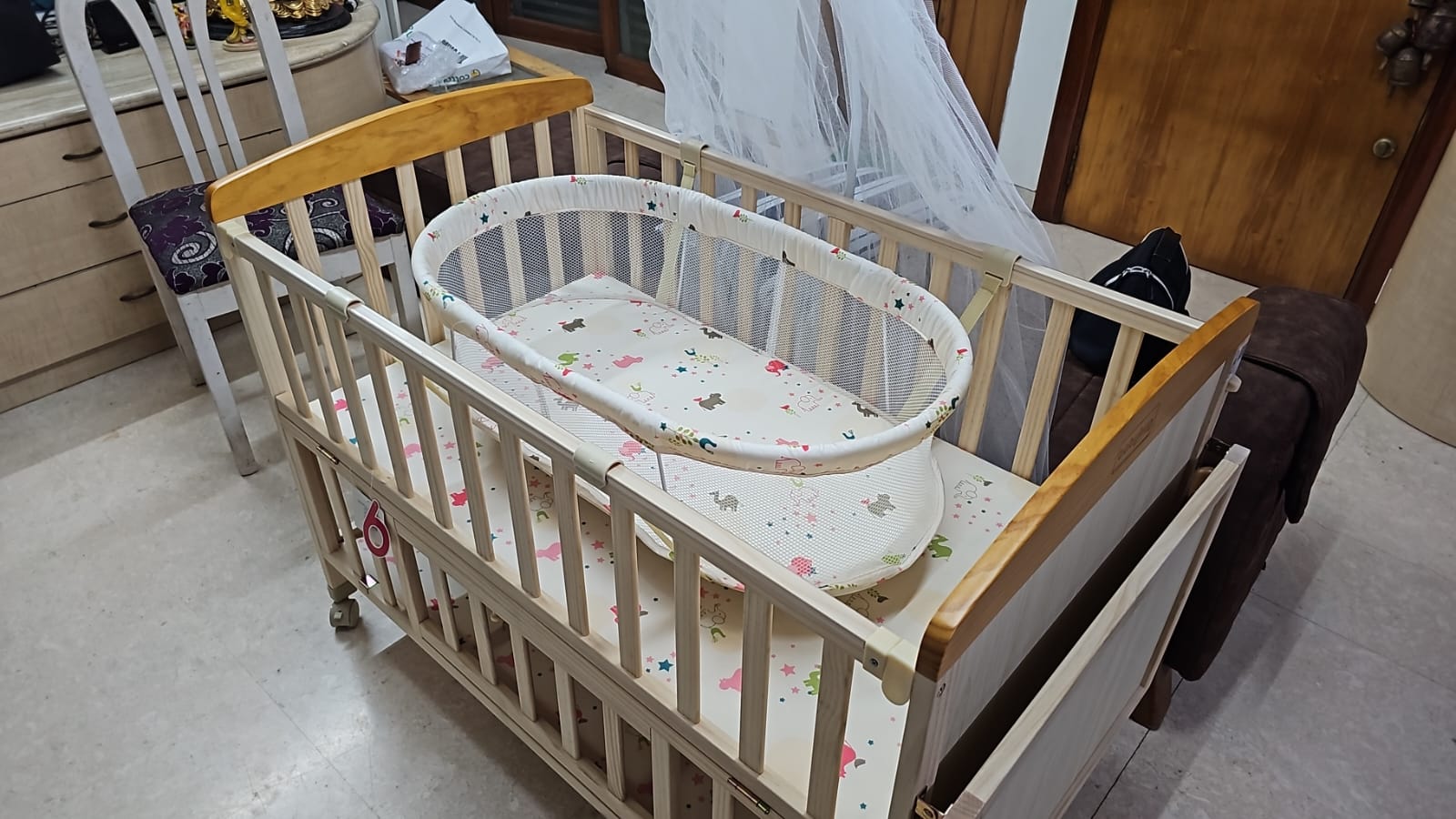 Secondhand Babyhug crib ( Mumbai )